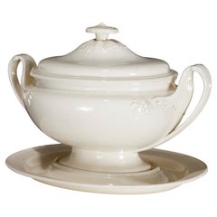 18th-century Large Wedgwood Creamware Tureen, Cover & Stand