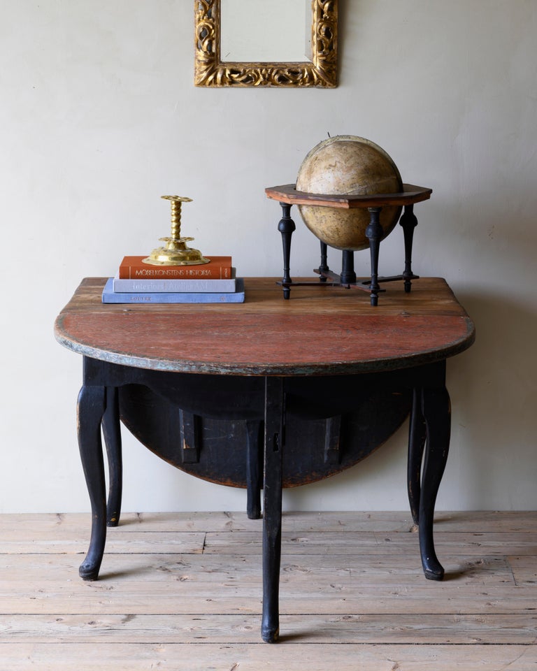 Pine 18th Century Late Baroque Drop-Leaf Table For Sale