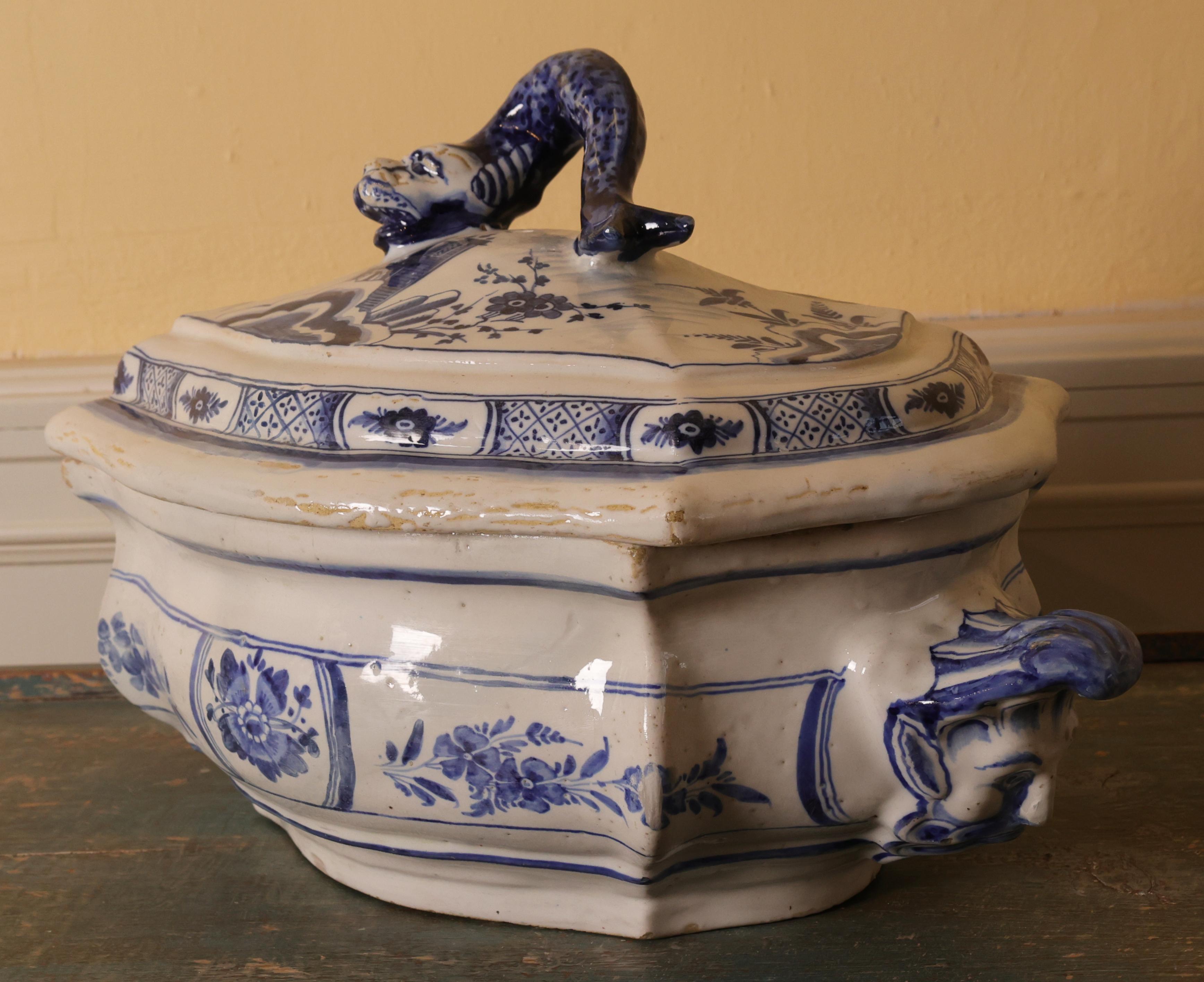 Barocco Zuppiera in maiolica tardo-barocca del XVIII secolo in vendita