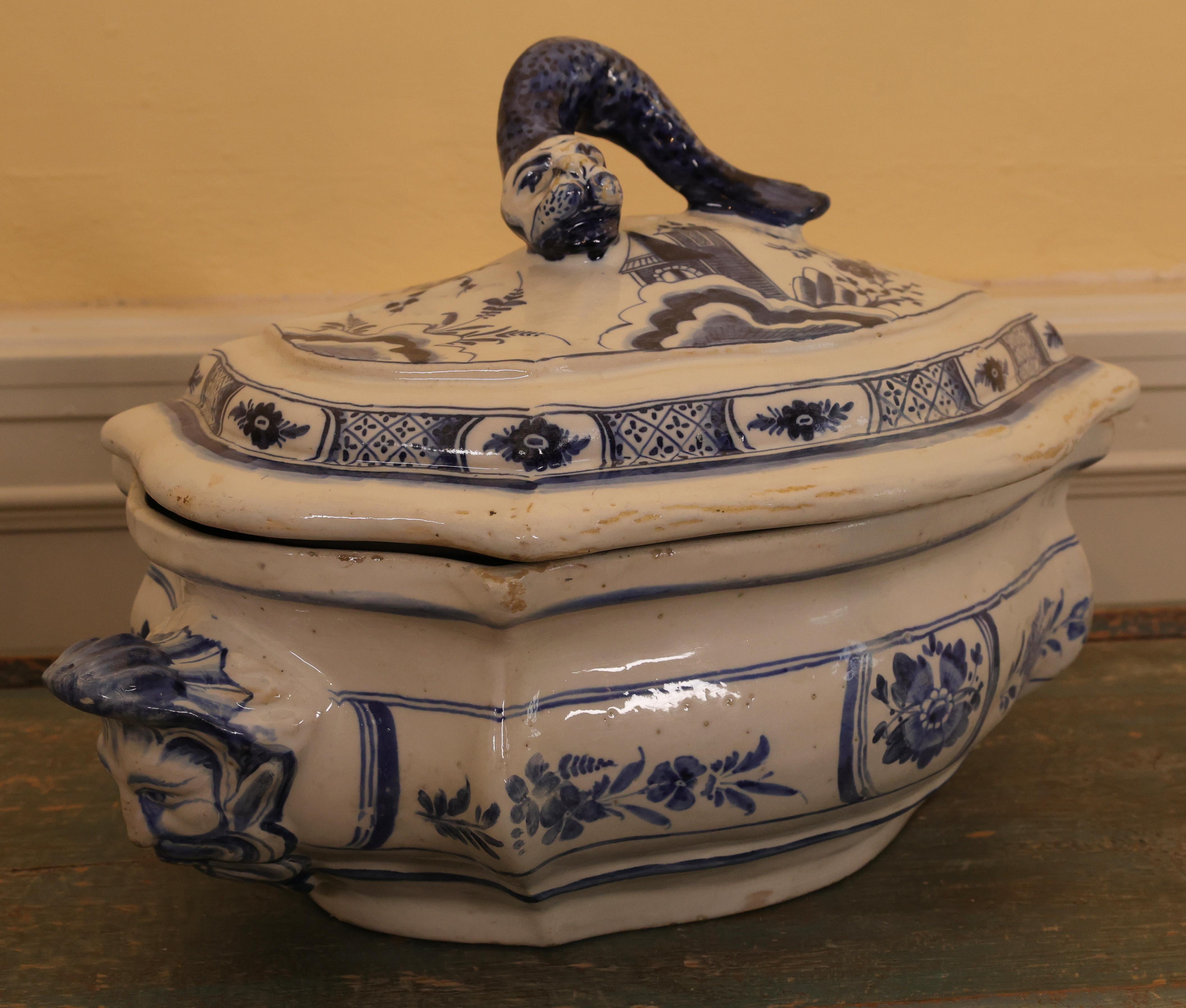Faenza Zuppiera in maiolica tardo-barocca del XVIII secolo in vendita