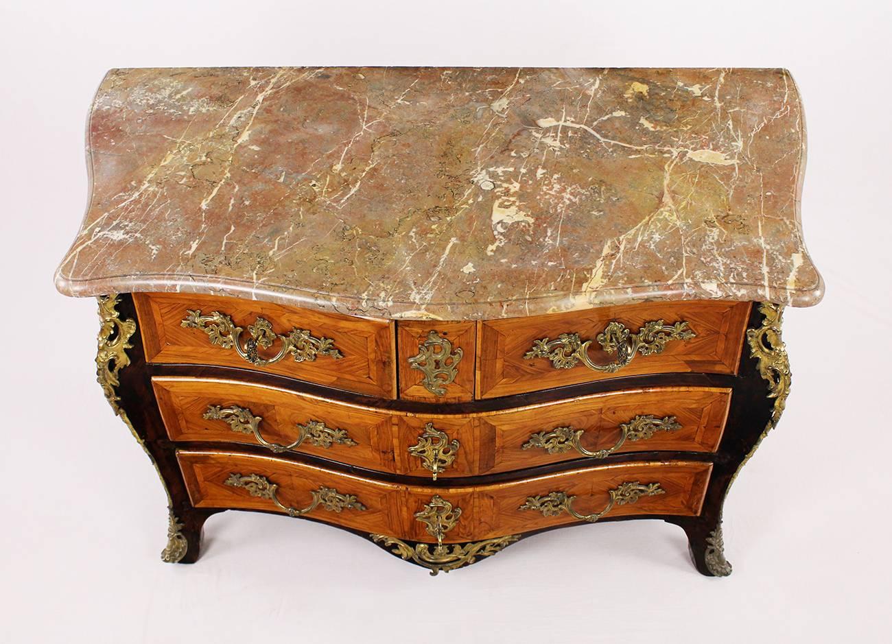 18th Century Late Baroque Period Chest of Drawers Nutwood and Rosewood, Marble (Barock) im Angebot