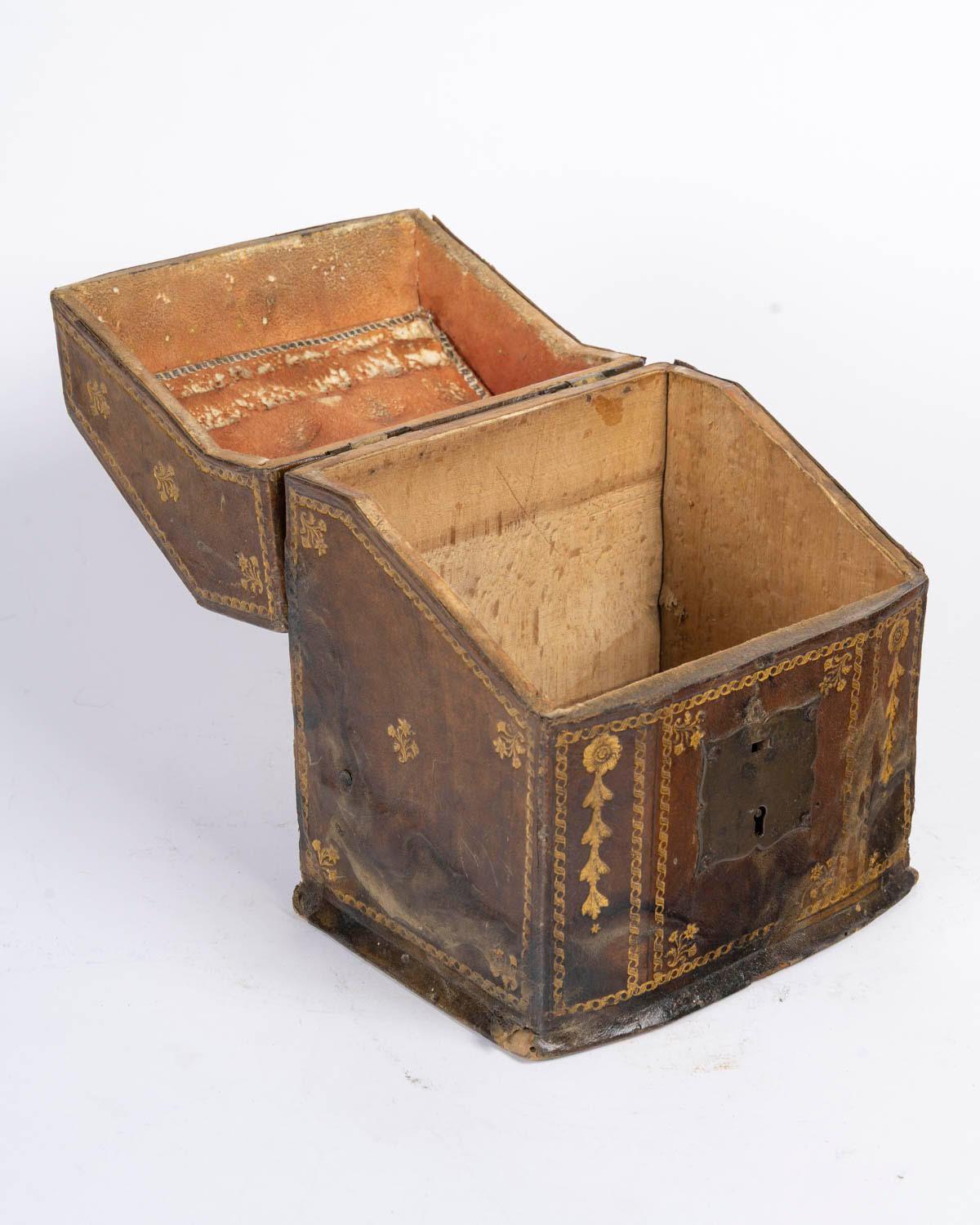 Holzbriefkasten mit Lederüberzug aus dem 18. (Französisch) im Angebot