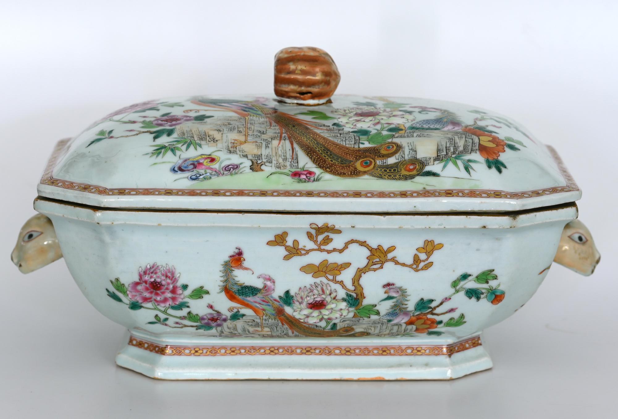 The beautiful lidded terrine is out of the Qing dynasty. The porcelain is decorated in overglaze Famille Rose enamels and gold.