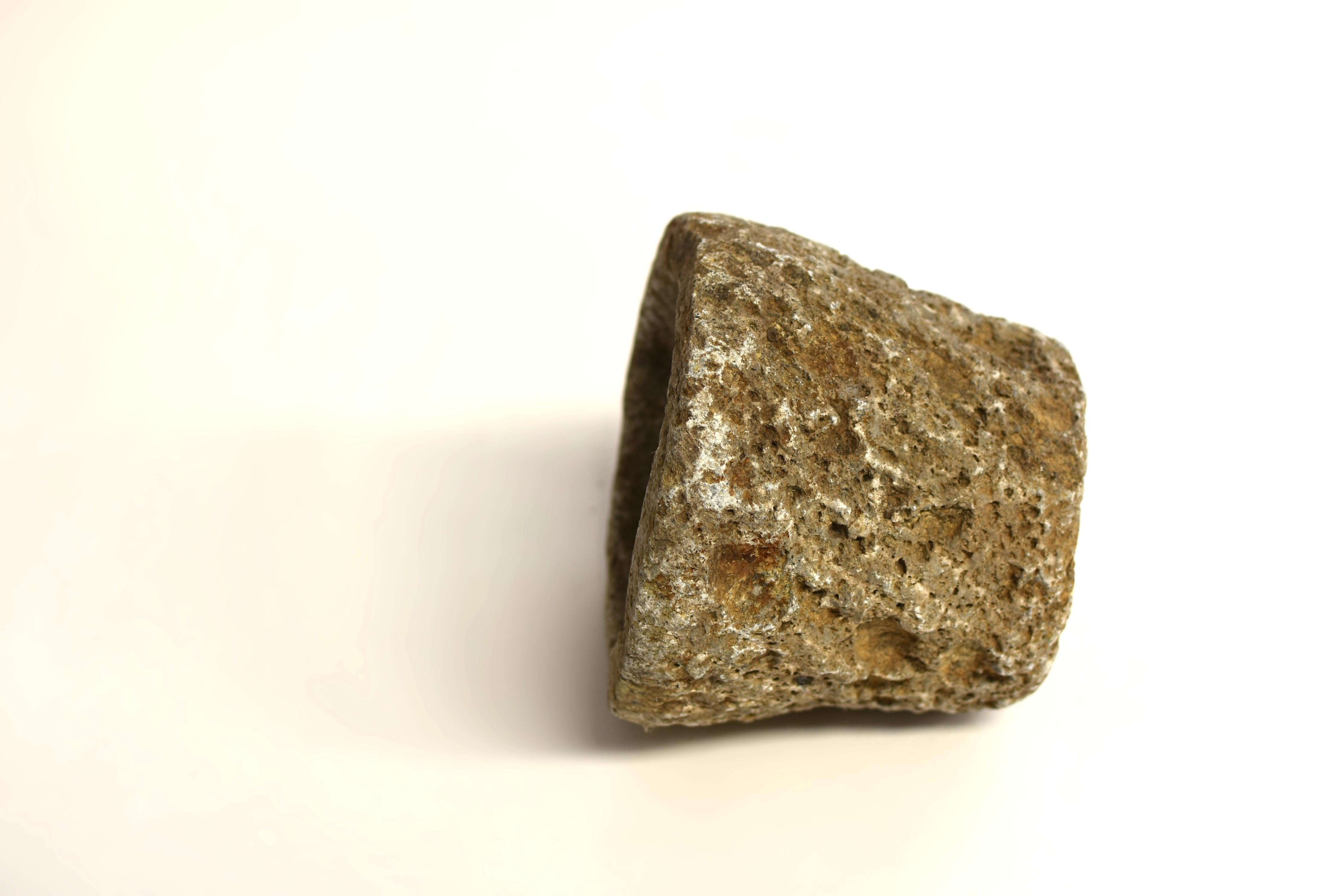 Kalksteinschale-Mortar-Pflanzgefäß aus dem 18. Jahrhundert, 7 lbs im Angebot 3