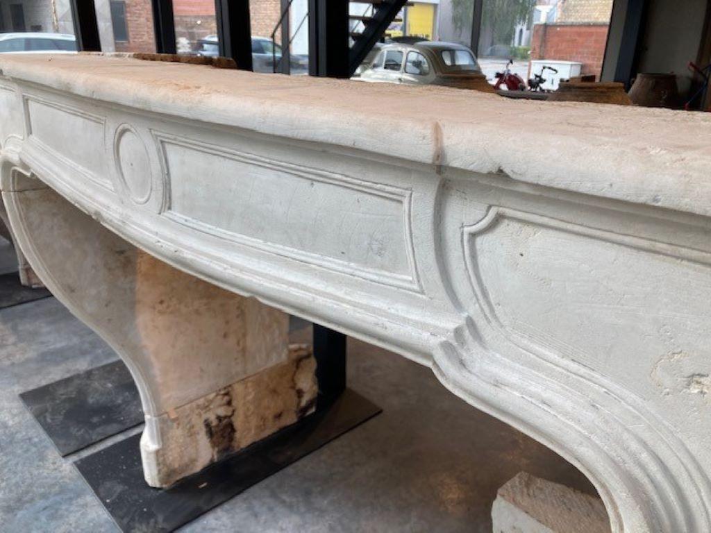 French limestone fireplace mantel, dating from the 18th century.
Inside dimensions : 139cm wide & 109cm high