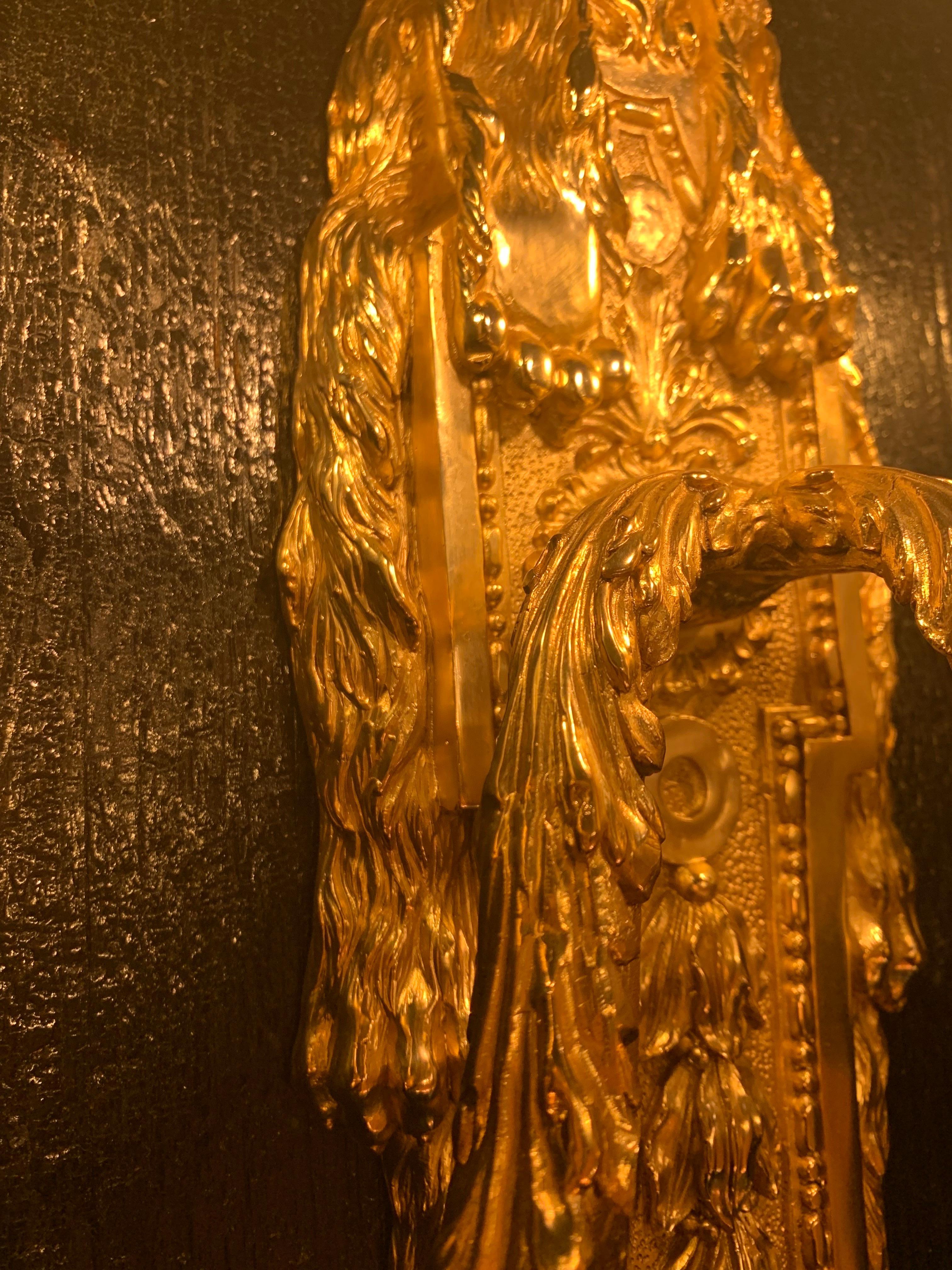 Bronze Applique à tête de lion du XVIIIe siècle avec 3 Lights en bronze doré en vente