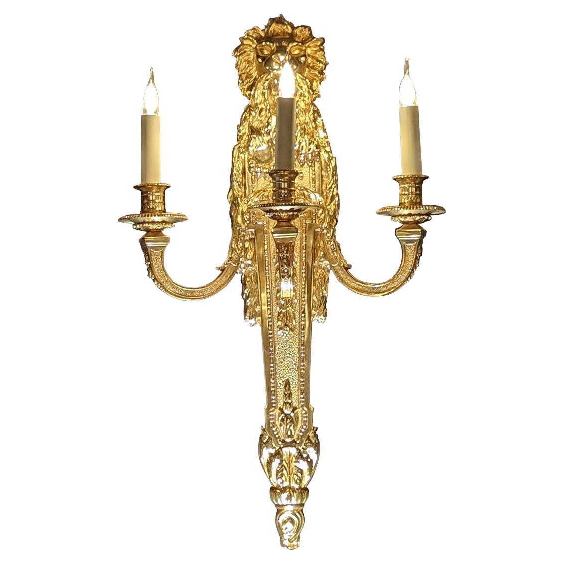 Applique à tête de lion du XVIIIe siècle avec 3 Lights en bronze doré