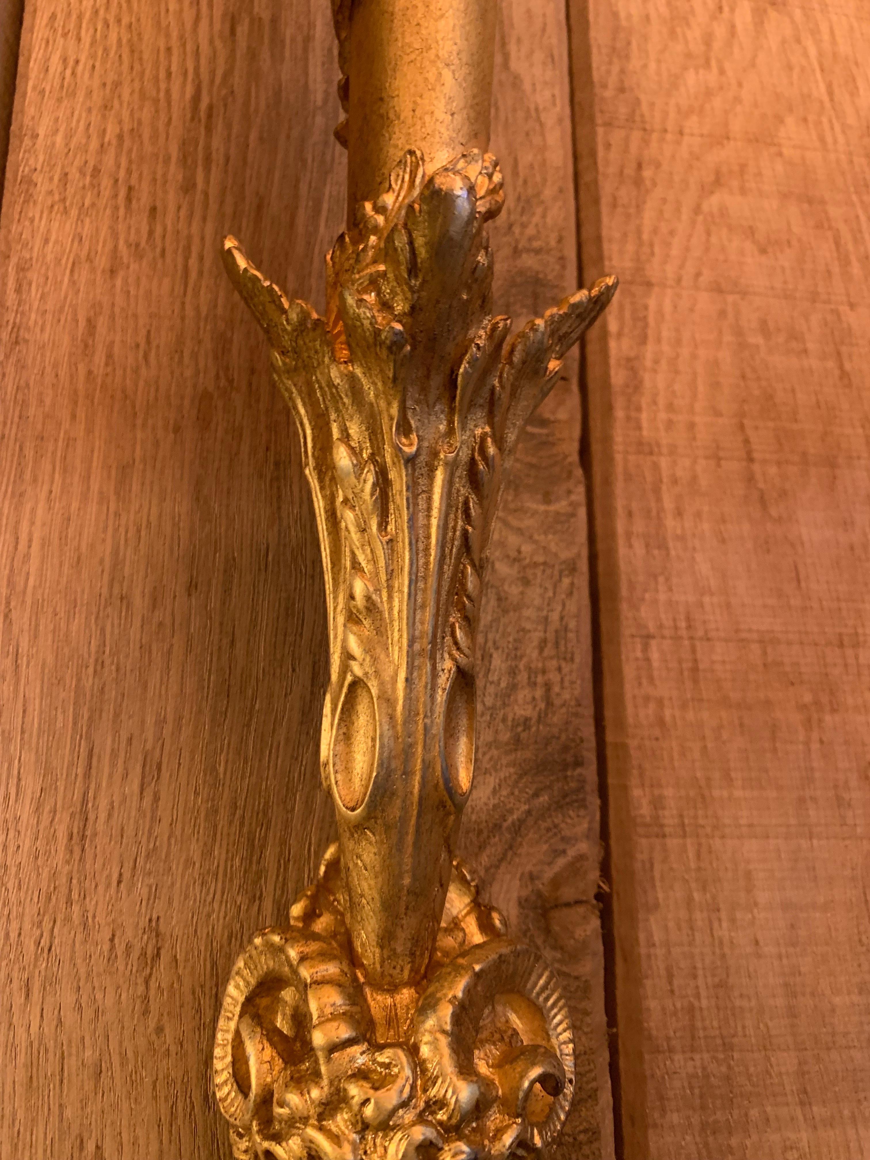 Löwen-Torch-Wandleuchte aus vergoldeter Bronze mit 24 Karat Patina aus dem 18. Jahrhundert (Moderne) im Angebot