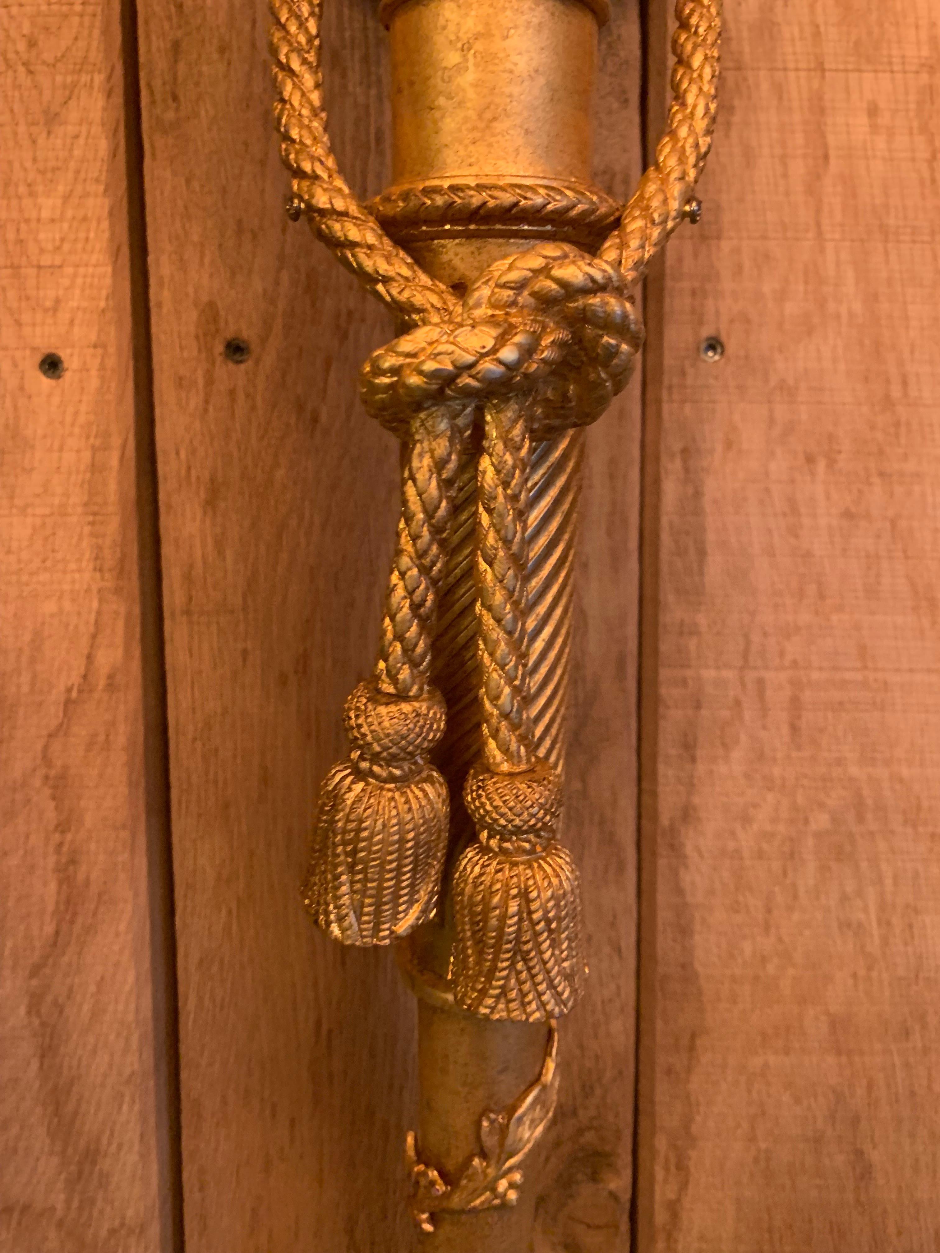 Löwen-Torch-Wandleuchte aus vergoldeter Bronze mit 24 Karat Patina aus dem 18. Jahrhundert im Zustand „Hervorragend“ im Angebot in SAINT-OUEN-SUR-SEINE, FR
