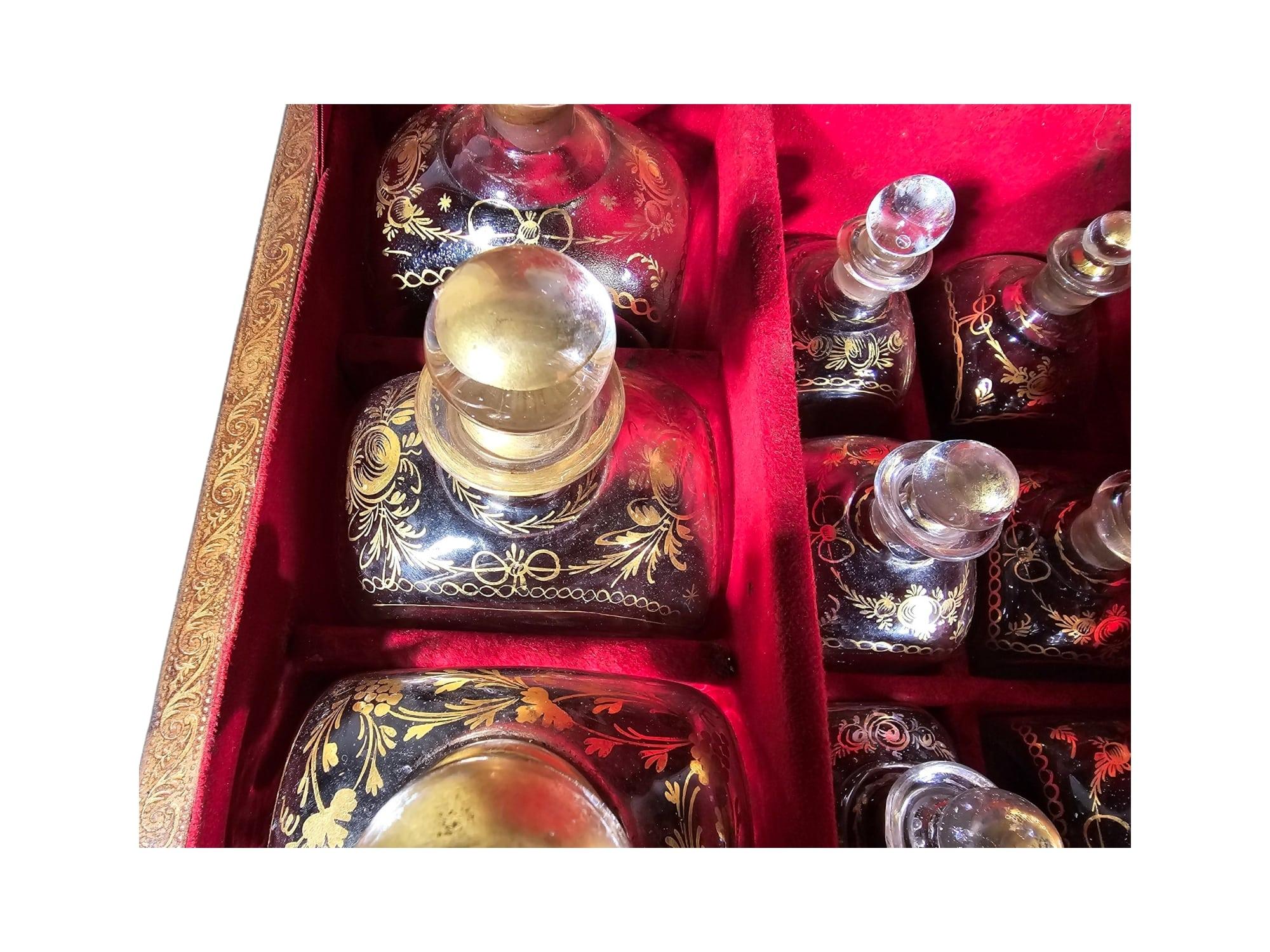 Likör-/Likör-Truhe aus dem 18. Jahrhundert mit Glaswaren im Angebot 6