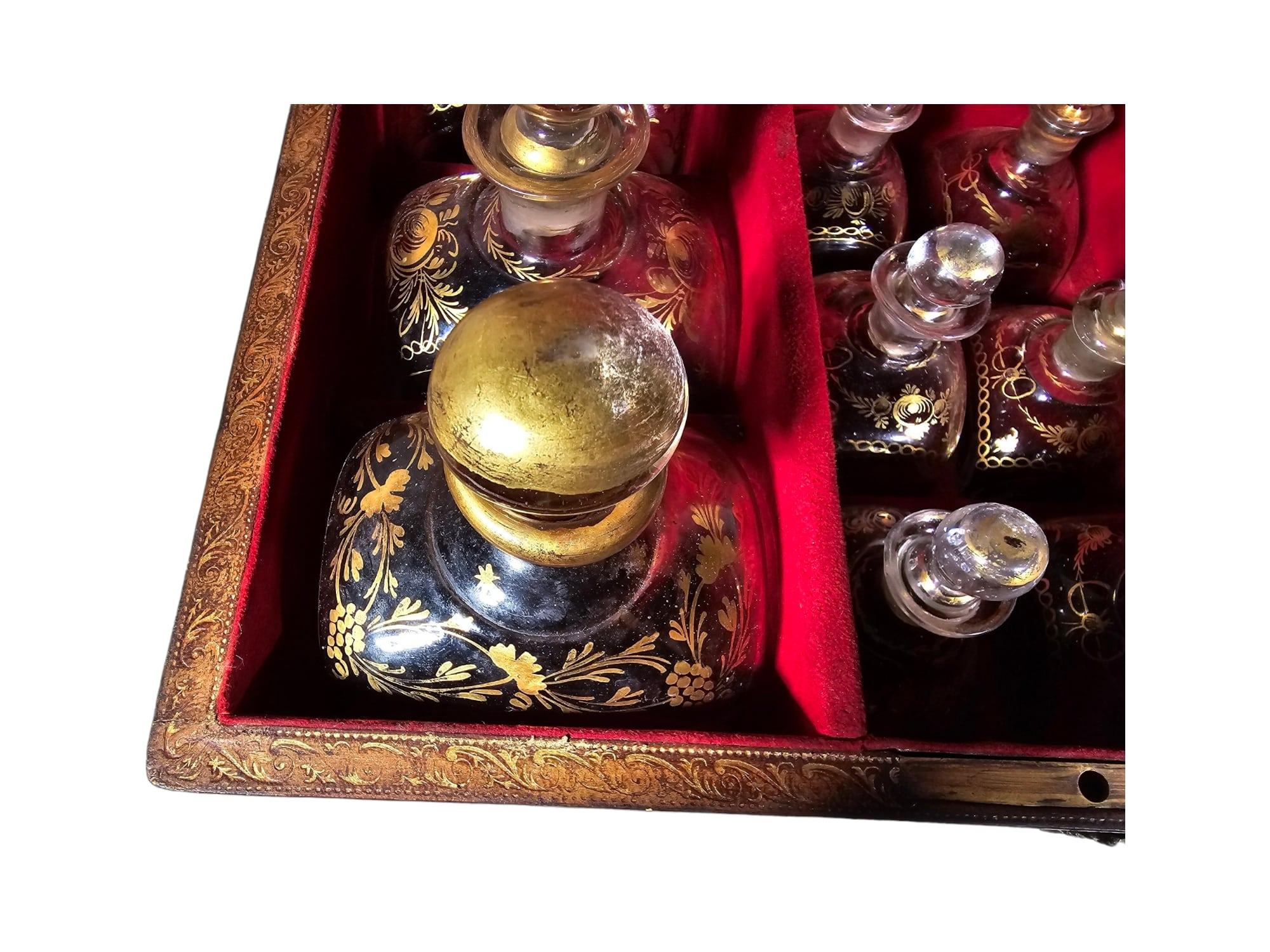 Likör-/Likör-Truhe aus dem 18. Jahrhundert mit Glaswaren im Angebot 5