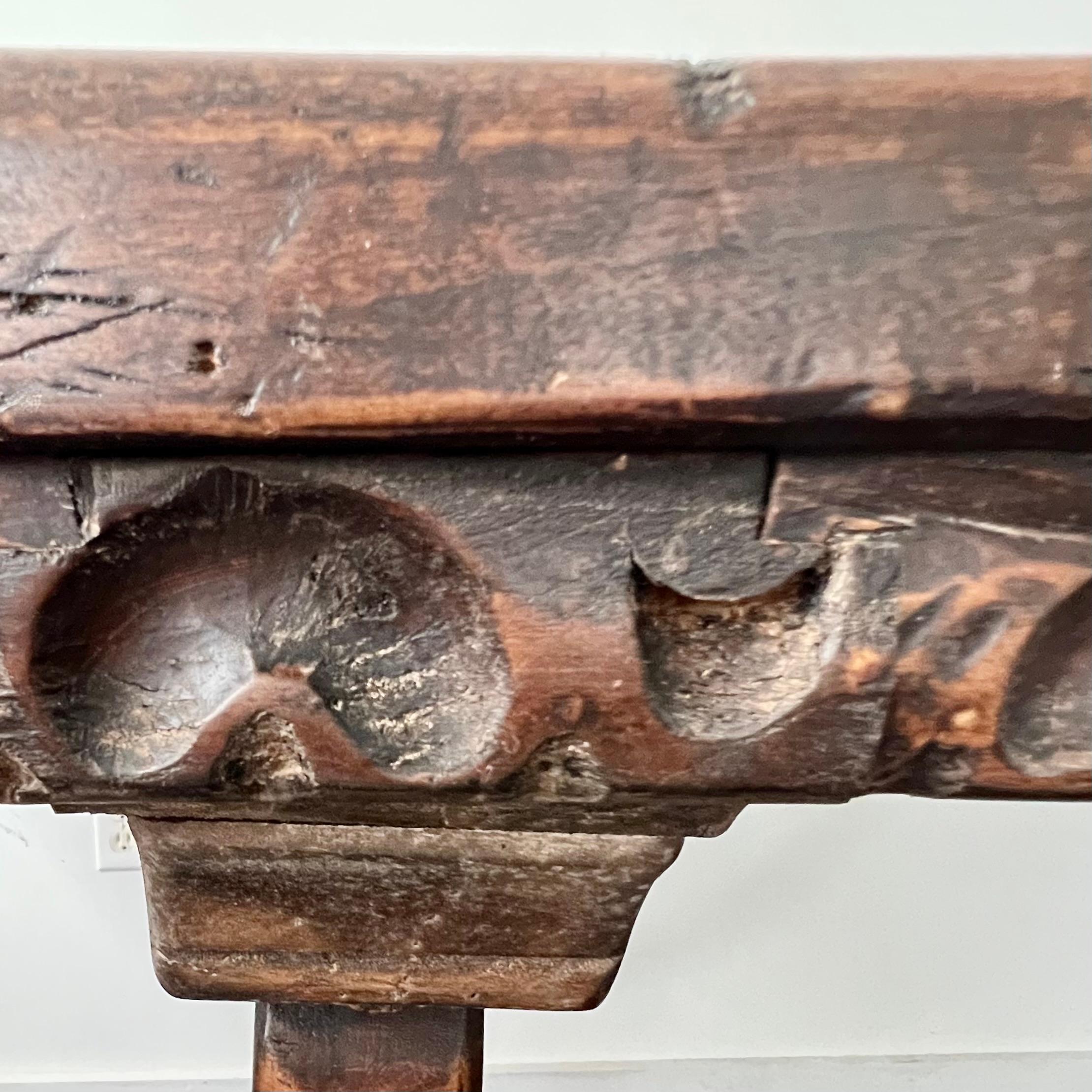 18th Century Long Walnut Florentine Italian Dining Table with Iron Strecher For Sale 5