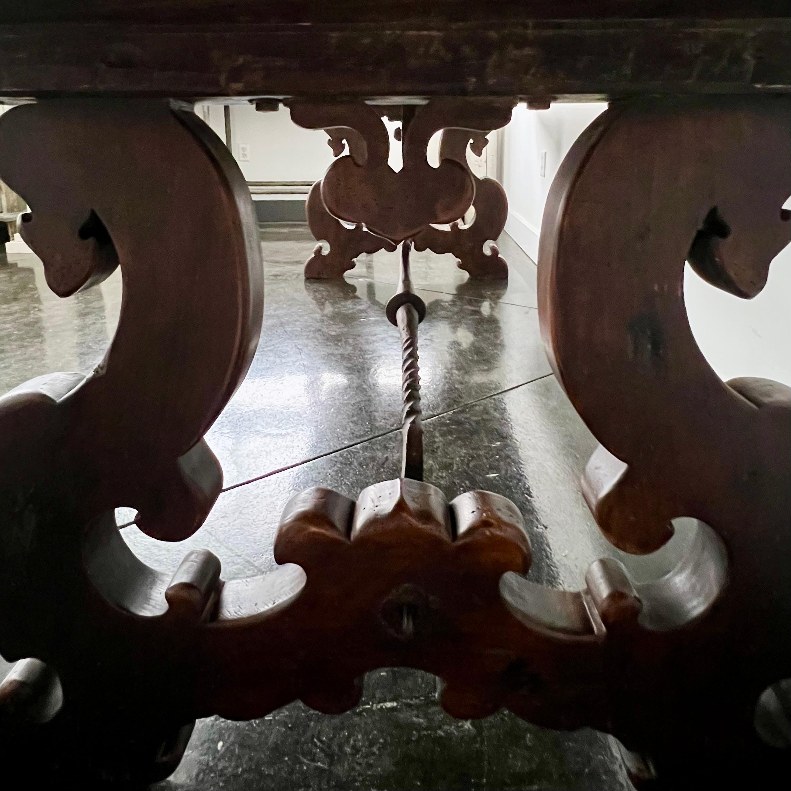 18th Century Long Walnut Florentine Italian Dining Table with Iron Strecher For Sale 1