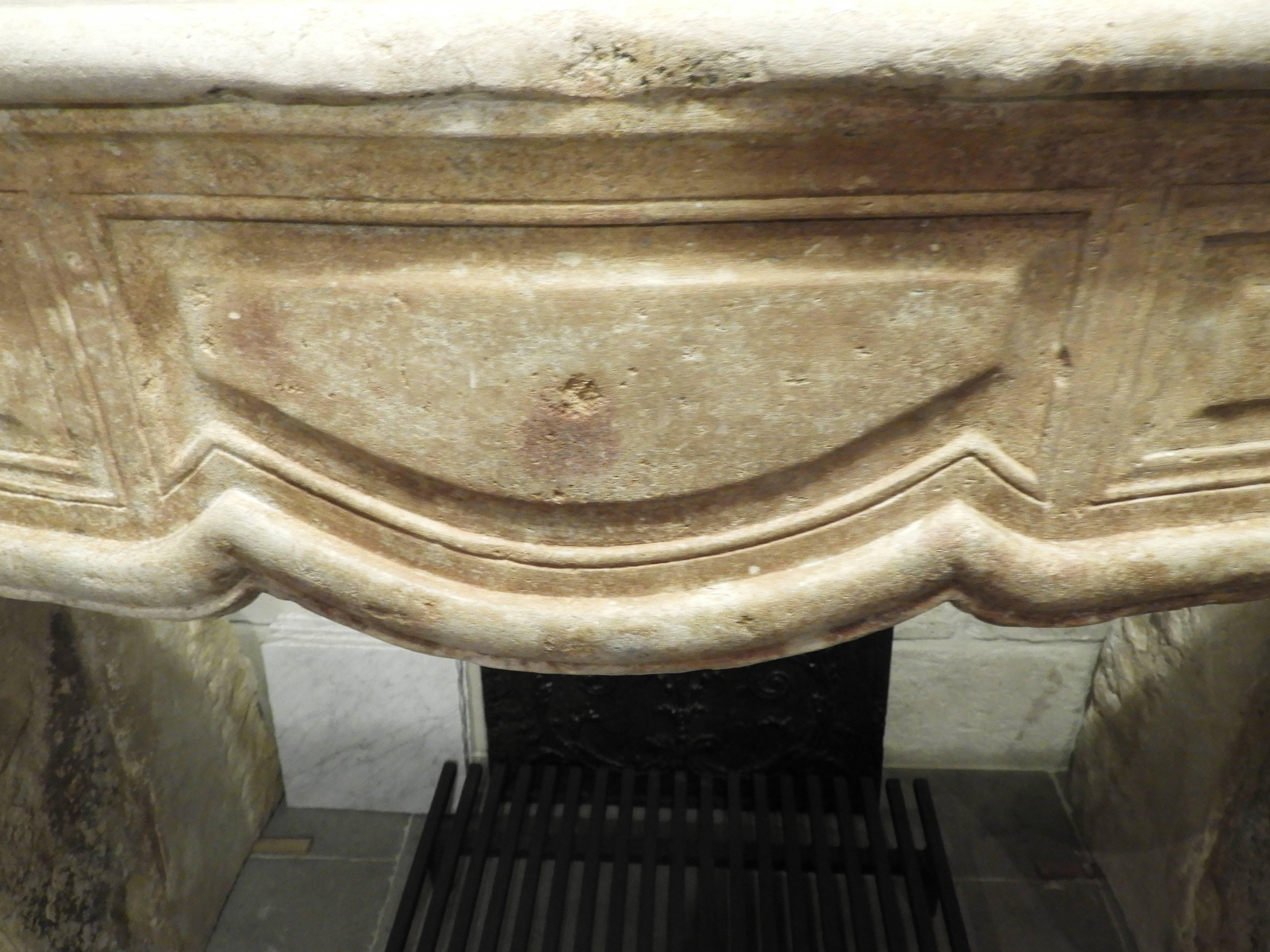 18th Century Louis 15 Fireplace in French Limestone For Sale 4