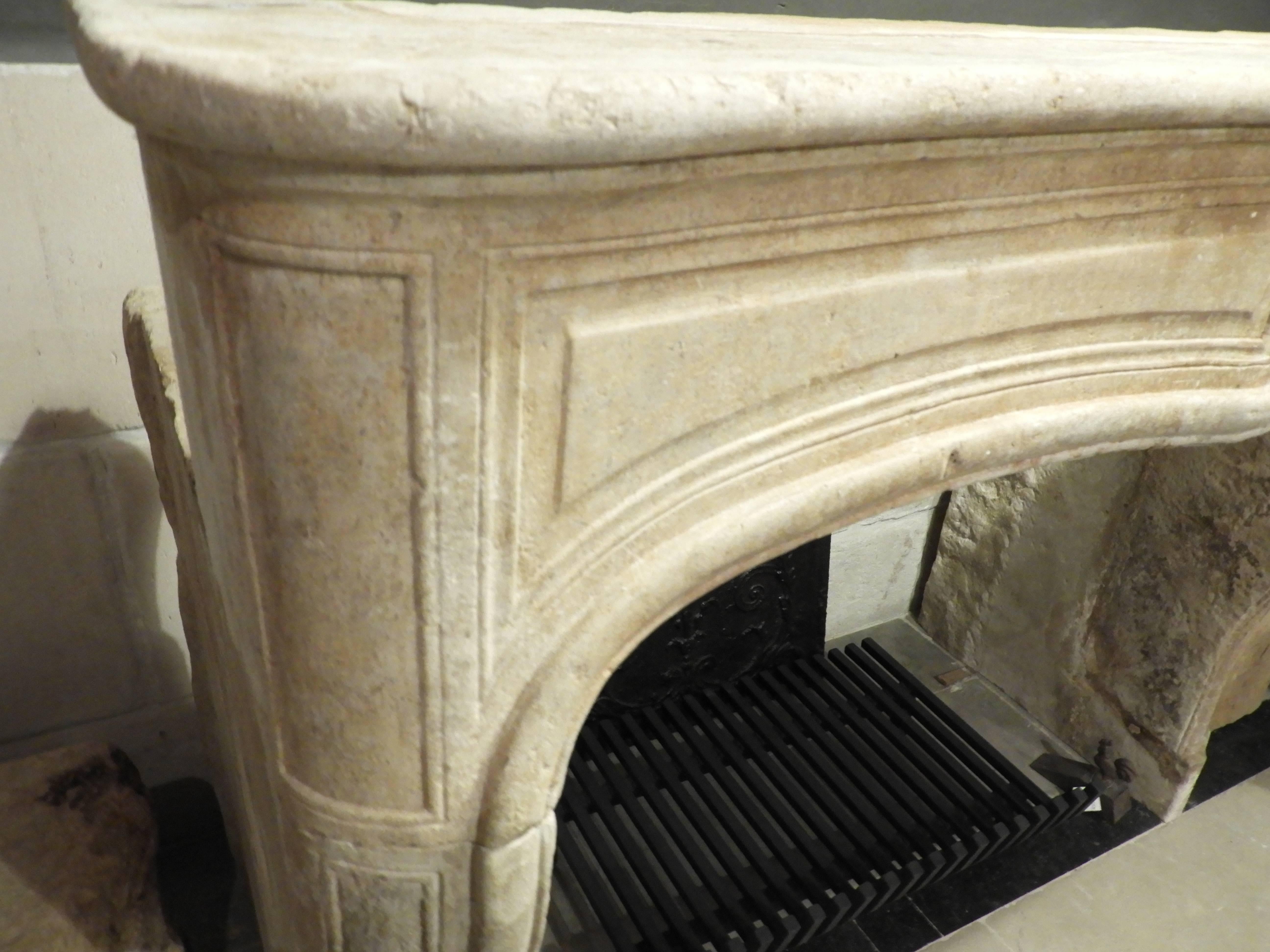 18th Century and Earlier 18th Century Louis 15 Fireplace in French Limestone For Sale