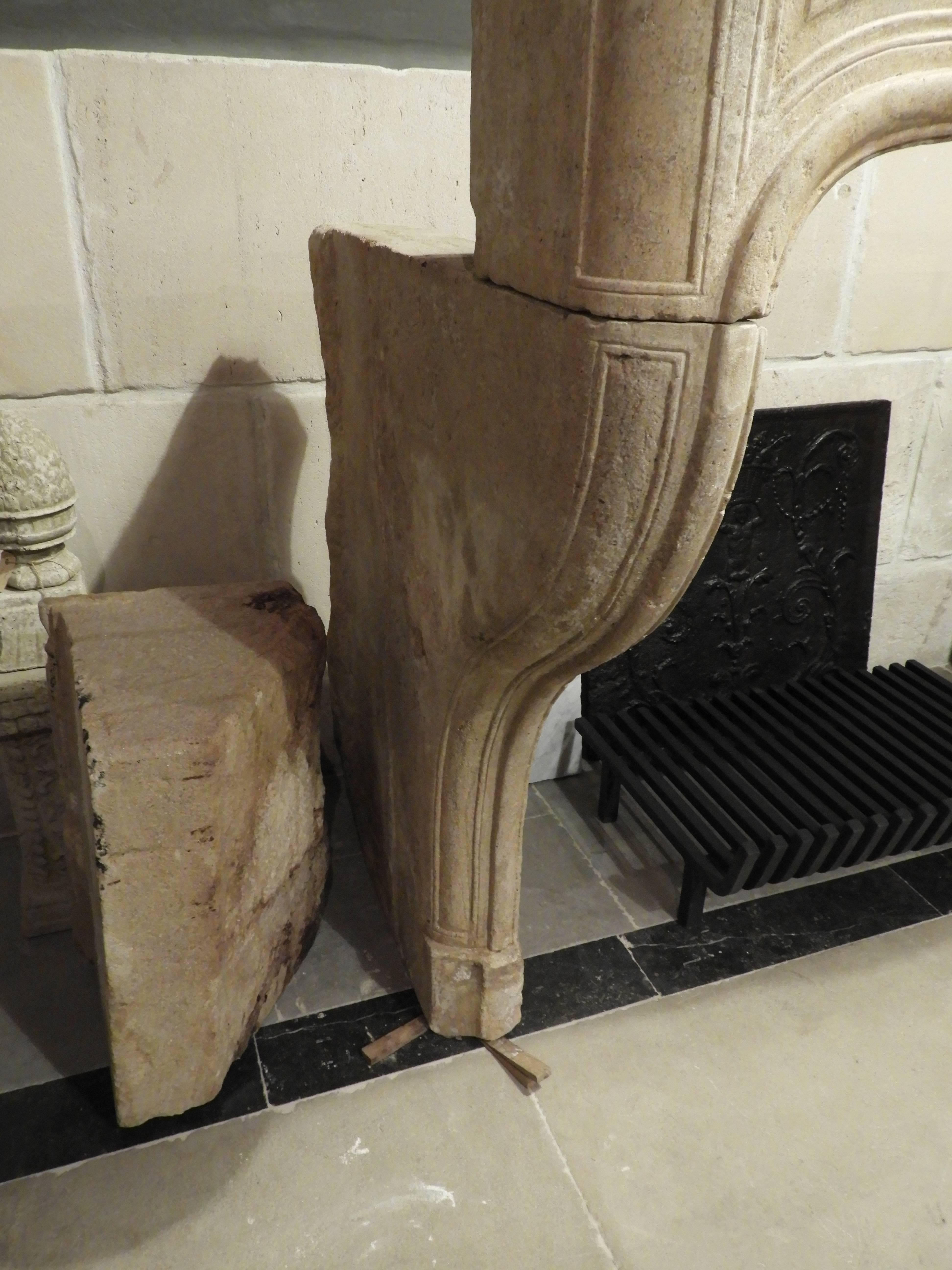 18th Century Louis 15 Fireplace in French Limestone For Sale 1