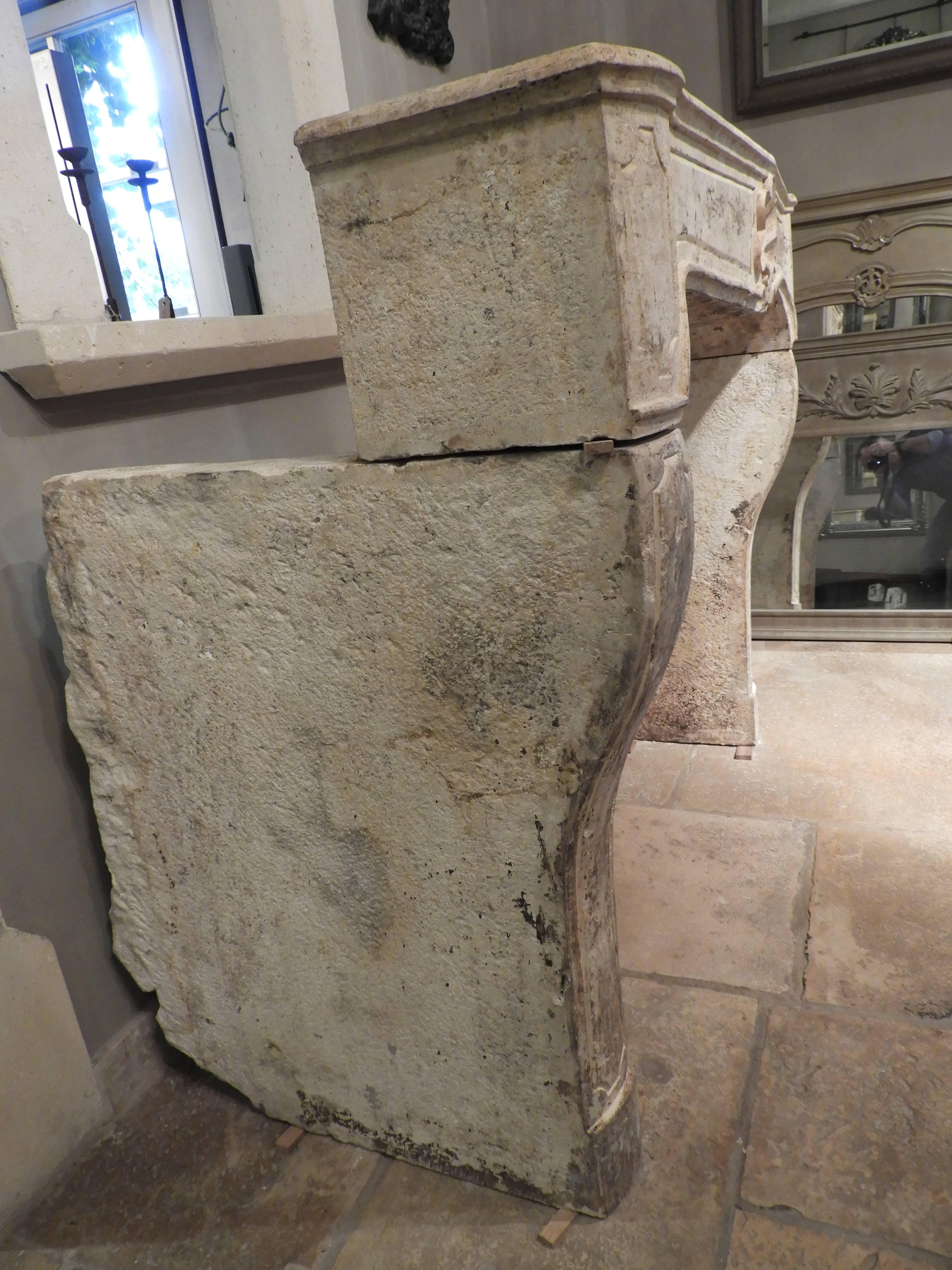 Small 18th century fireplace in hard limestone with a very nice patina, it has a lot of character and is has a nice size, smaller sizes are more difficult to find.
It has a simple but a good, deep shell making it possible to use in, a country
