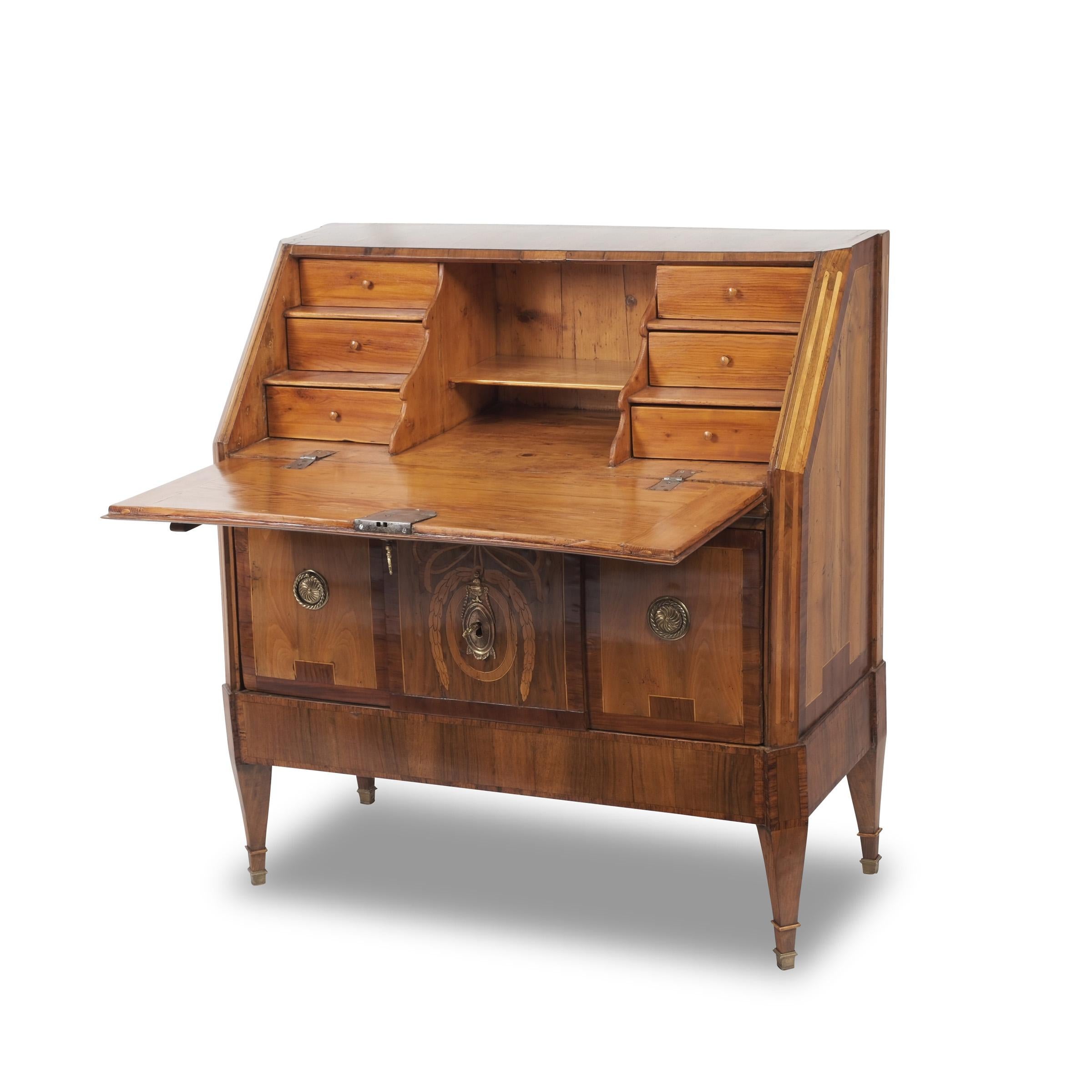 Diagonal flap secretary

Louis Seize, around 1780/90, rosewood, walnut and other precious woods veneered and marquetry, 1 spacious drawer, original fittings, wax polish

 

Dimensions: height 108 cm - width: 103 cm - depth: 47 (83)