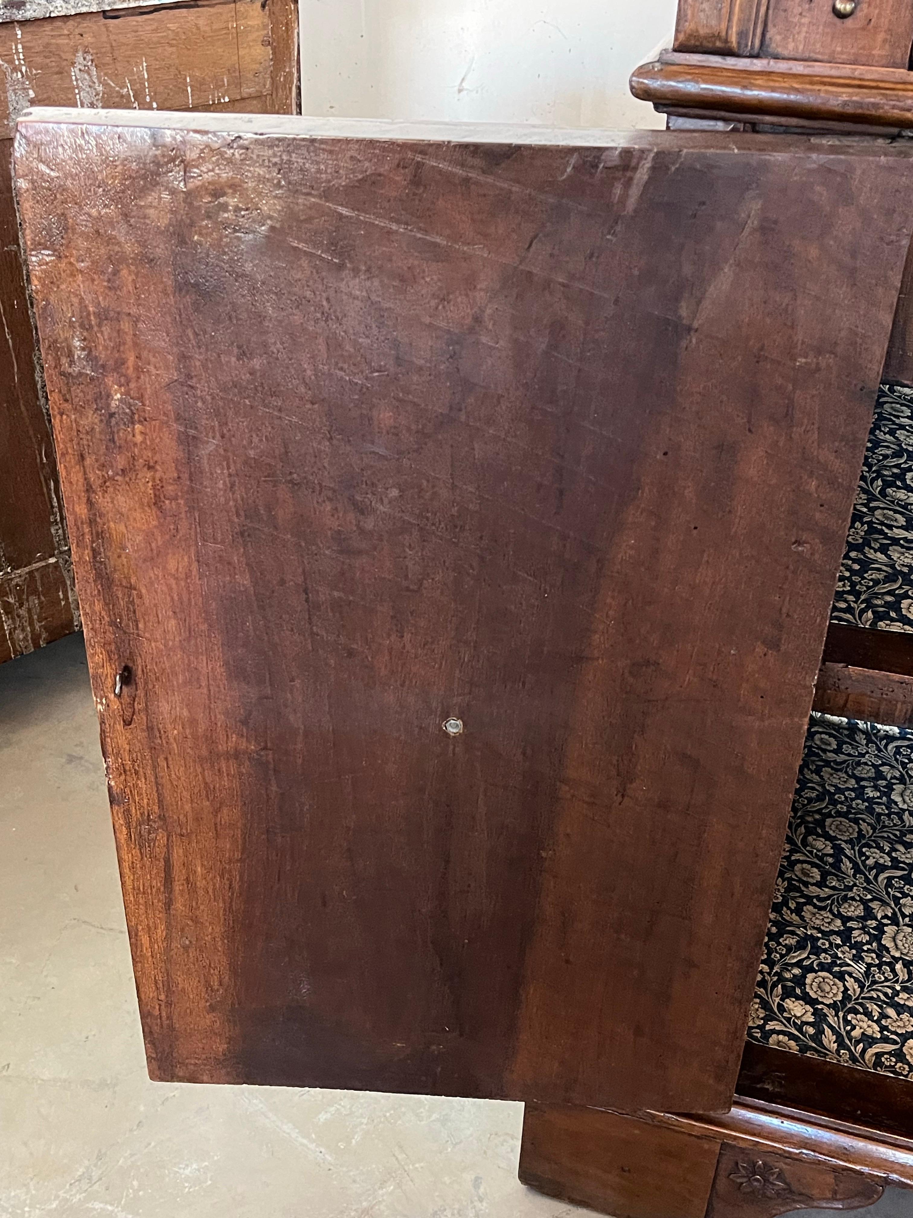 18. Jahrhundert Louis XIII Stil Italienisch Nussbaum Credenza / Buffet im Angebot 12