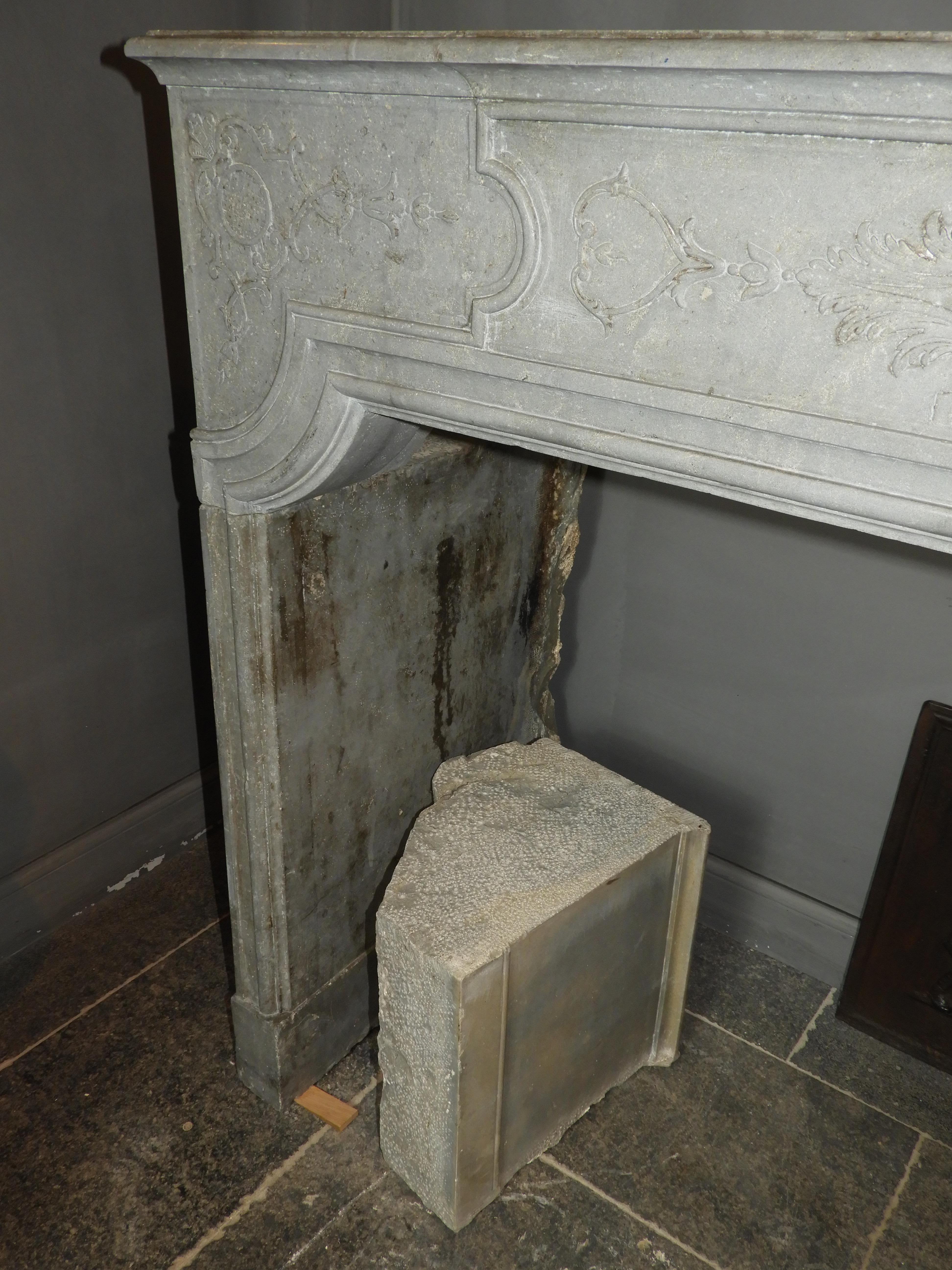 18th Century Louis XIV Fireplace in Grey Limestone For Sale 5