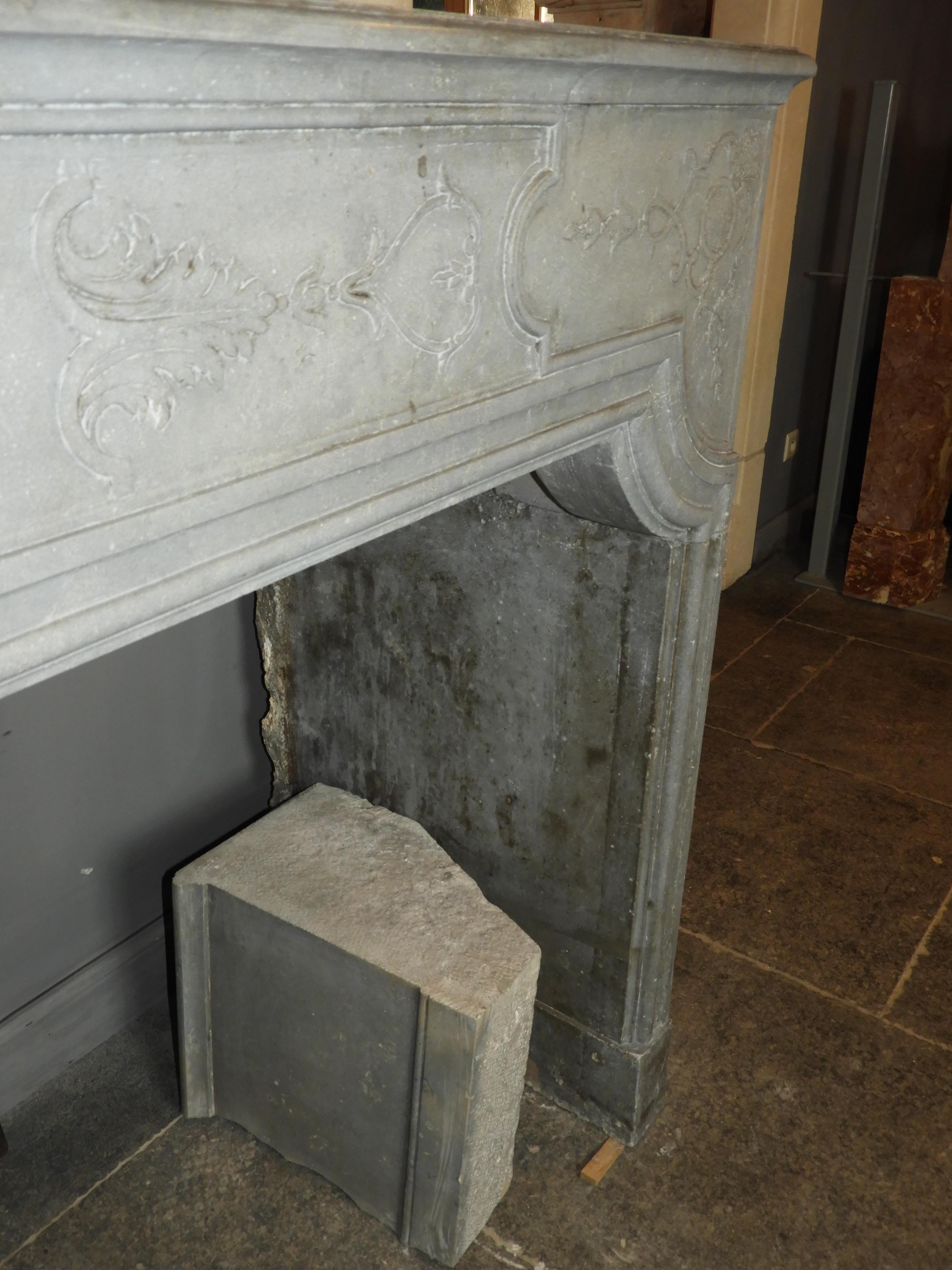 18th Century Louis XIV Fireplace in Grey Limestone For Sale 6