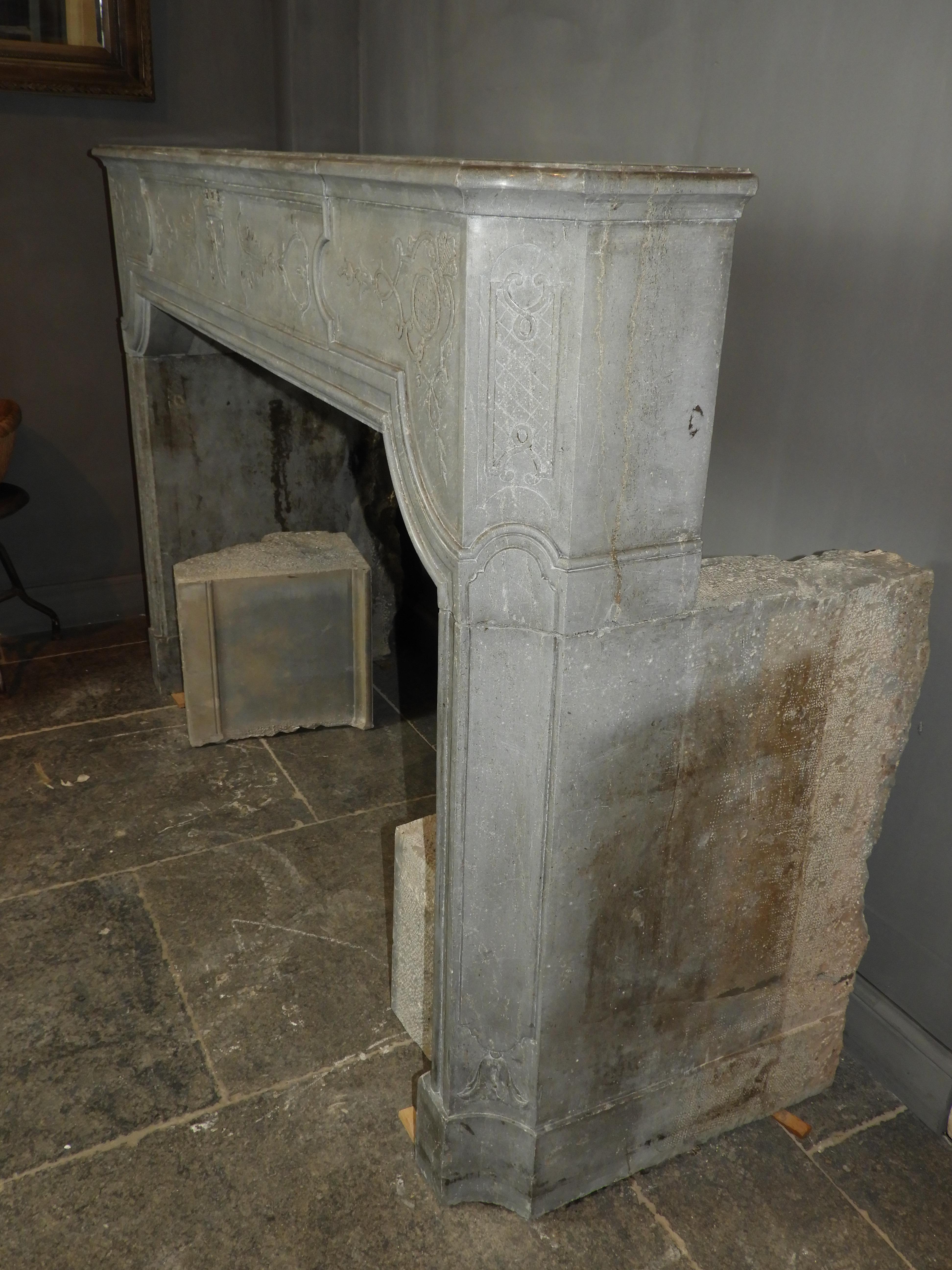 18th Century Louis XIV Fireplace in Grey Limestone For Sale 7