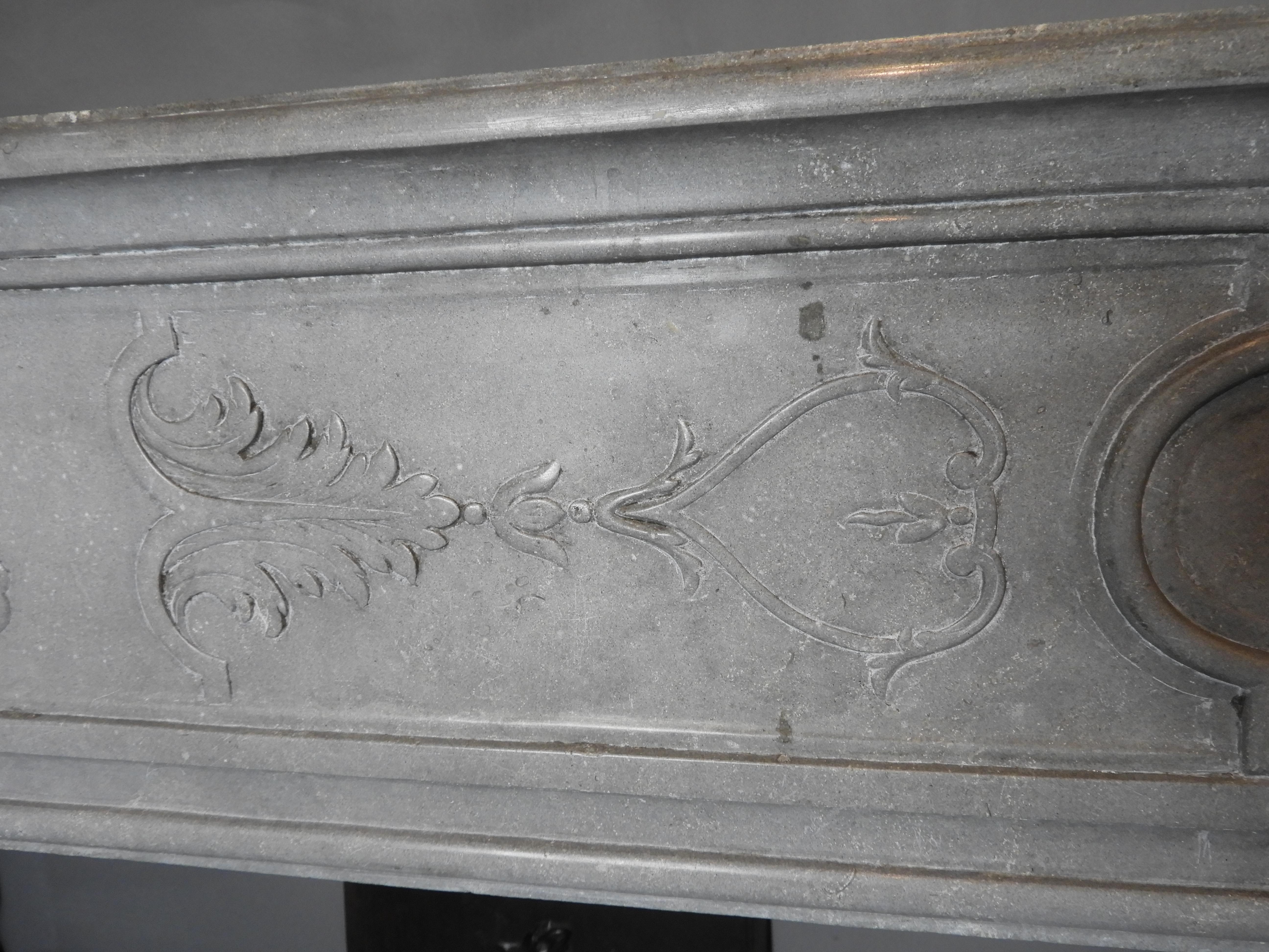 18th Century Louis XIV Fireplace in Grey Limestone In Good Condition For Sale In Zedelgem, BE