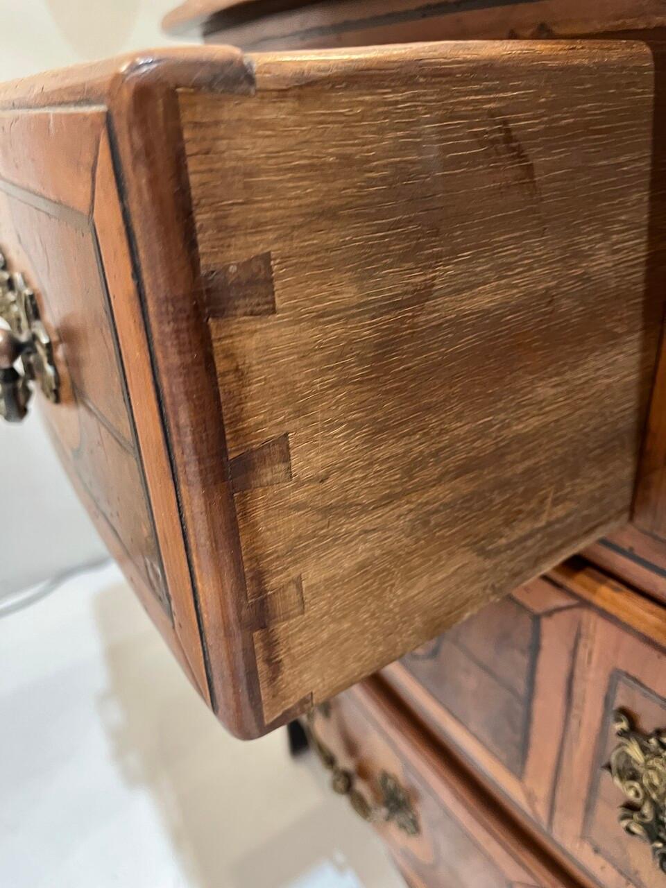Commode francese del XVIII secolo Luigi XIV in vendita 3