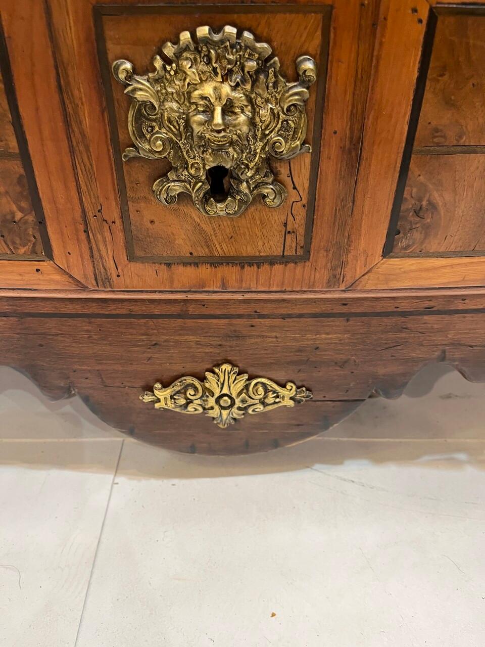 Commode francese del XVIII secolo Luigi XIV in vendita 4