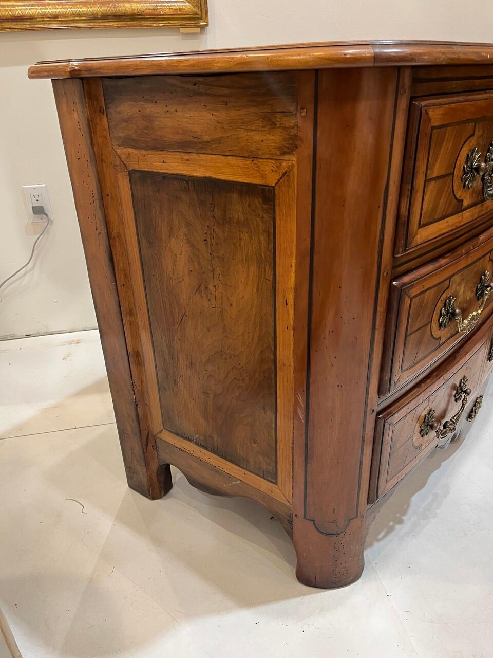 Commode francese del XVIII secolo Luigi XIV In condizioni buone in vendita a Houston, TX