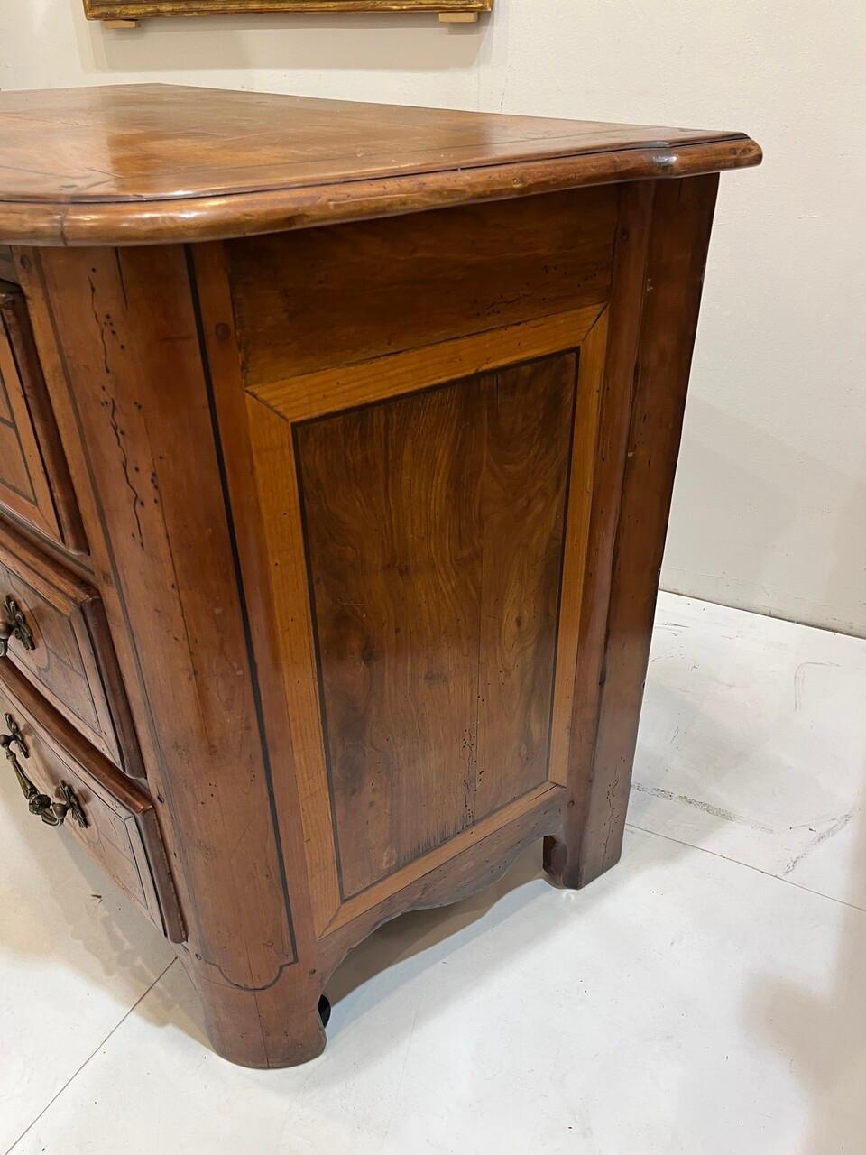 Fino al XVIII secolo Commode francese del XVIII secolo Luigi XIV in vendita