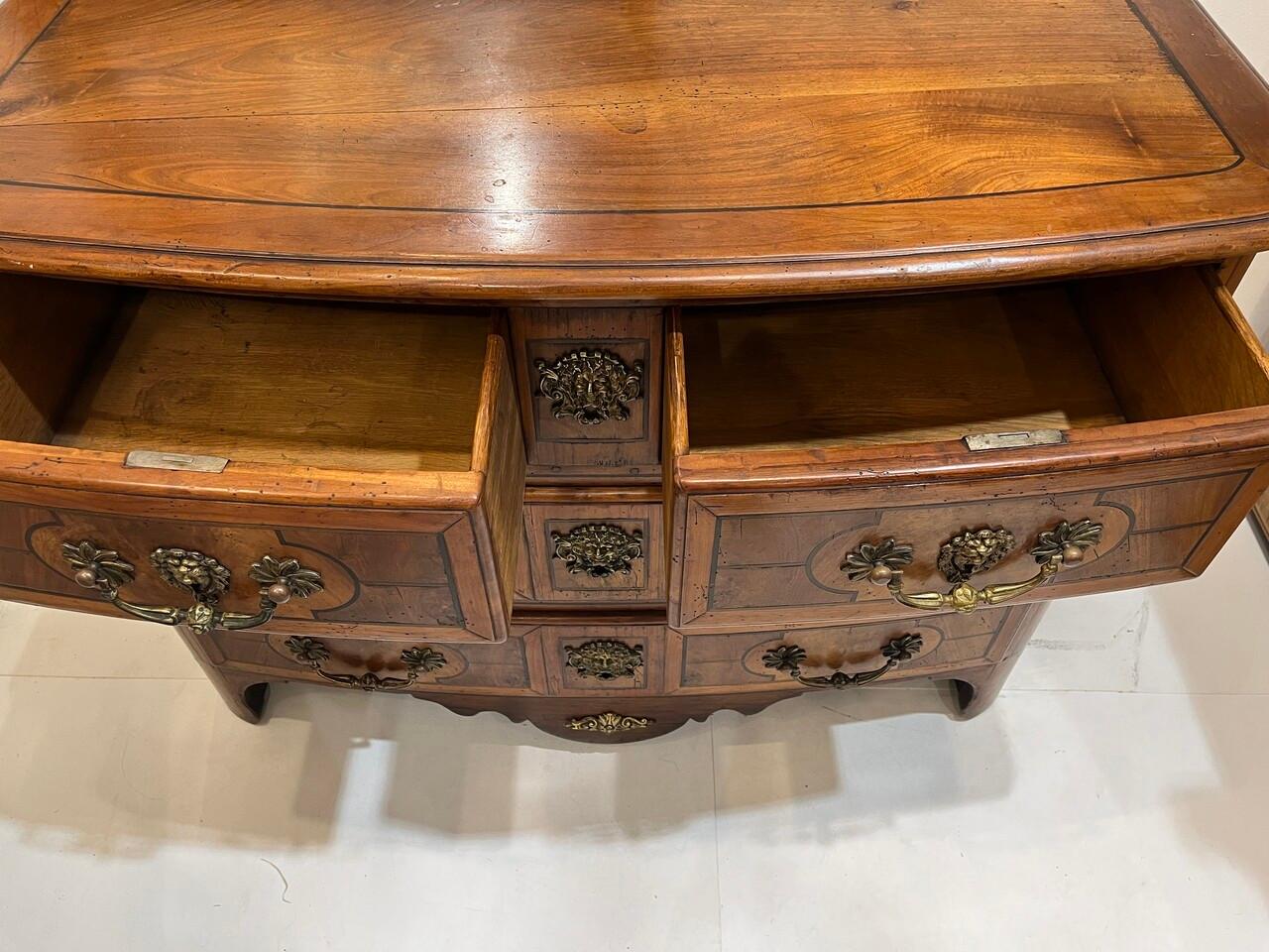 Commode francese del XVIII secolo Luigi XIV in vendita 1