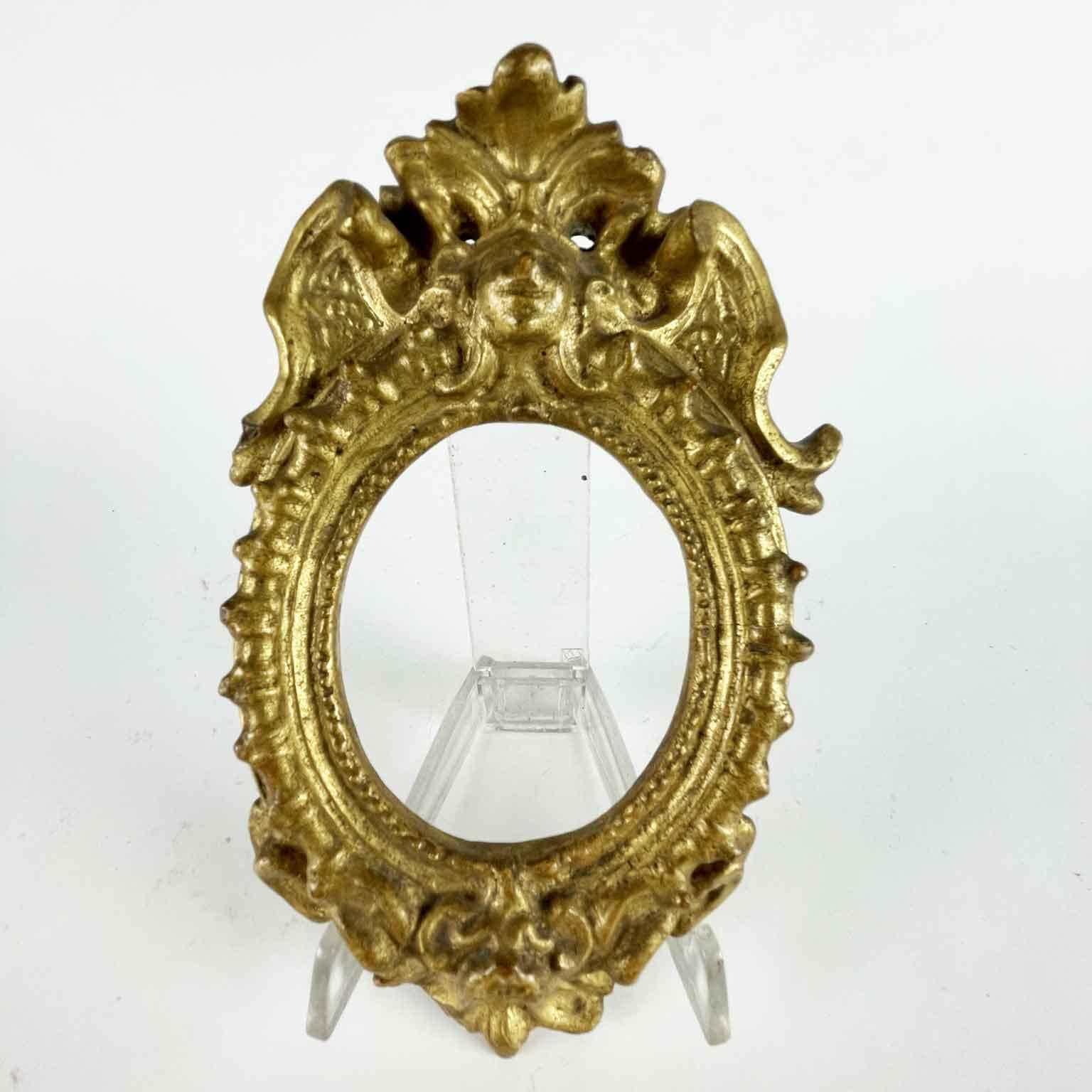 18th Century Louis XIV Italian Gilt Frames Pair of Oval Small Frames From Rome For Sale 1