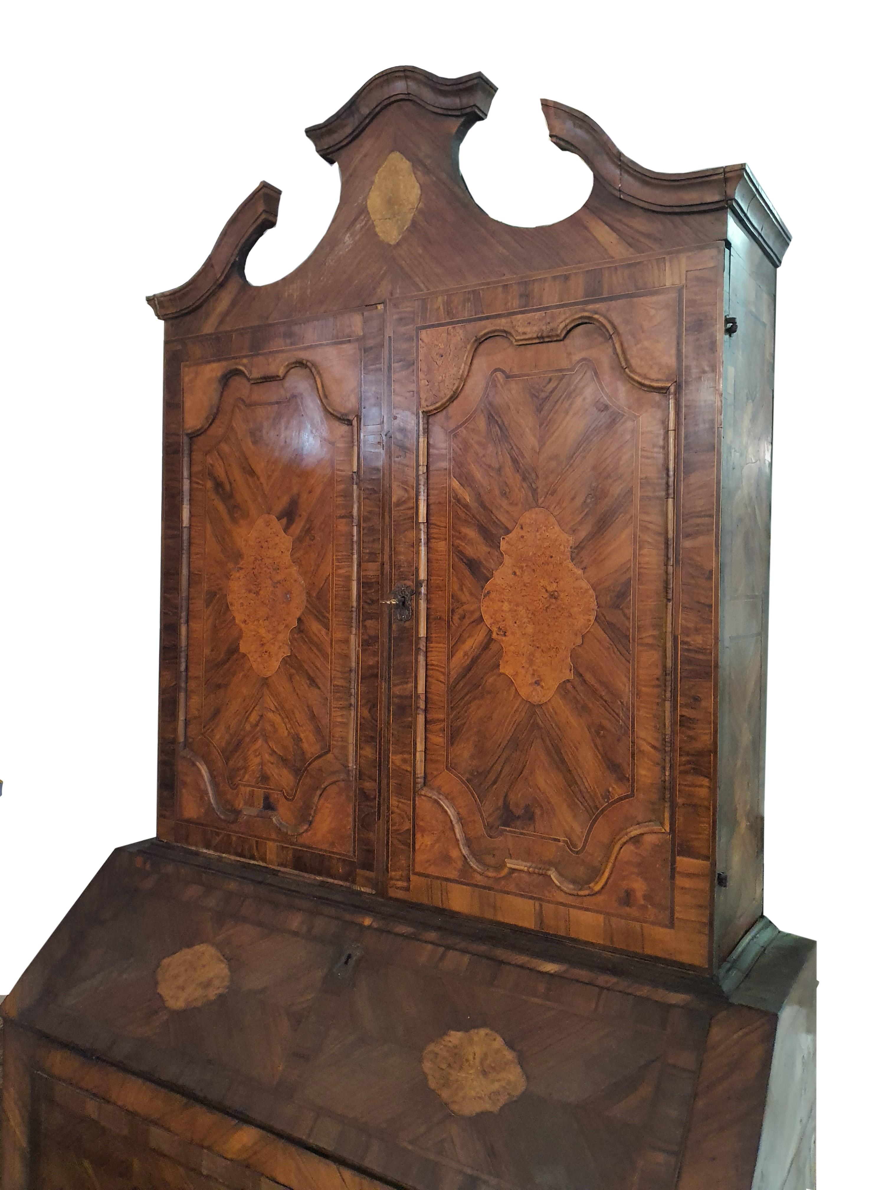 18th Century Louis XIV Italian Secretary Cabinet Walnut Painted Doors In Good Condition For Sale In PALERMO, IT
