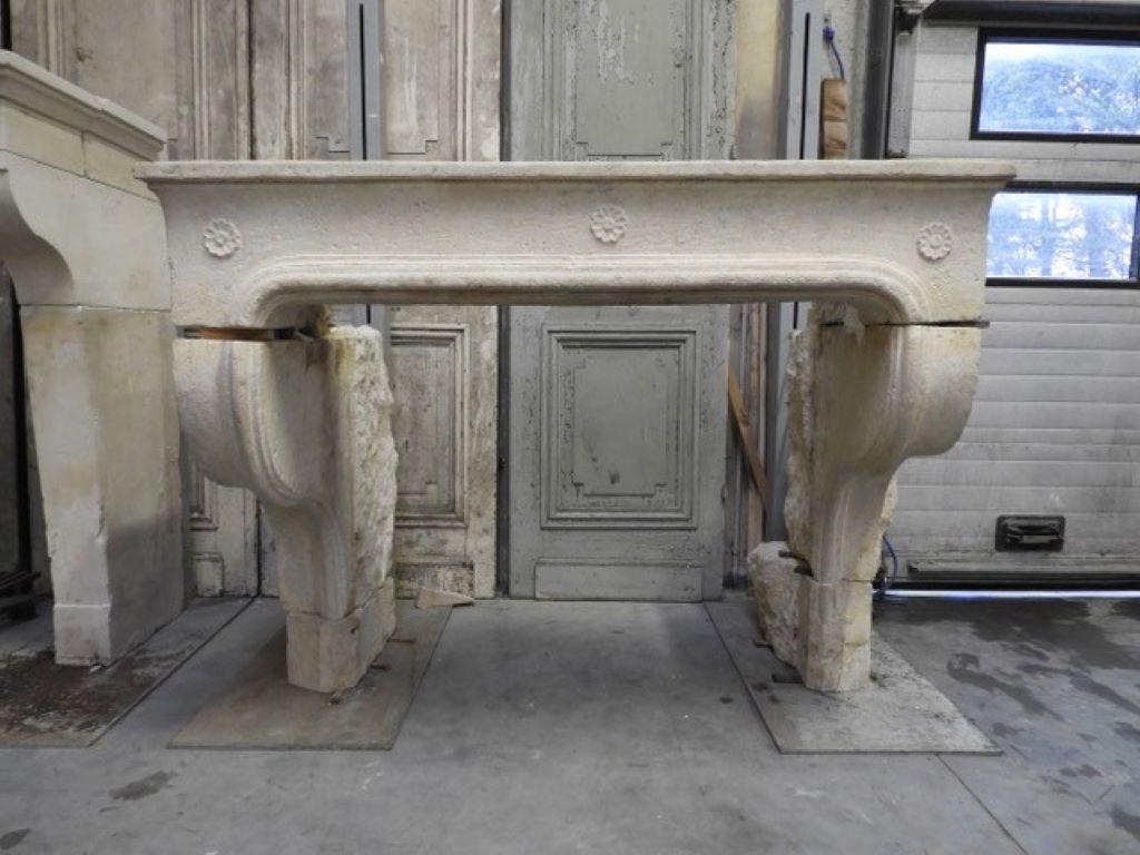 Louis XIV Limestone Fireplace dating from the 18th century.
Inside dimensions : 117cm wide & 98cm high
Depth : 27cm ; Side depth : 58cm