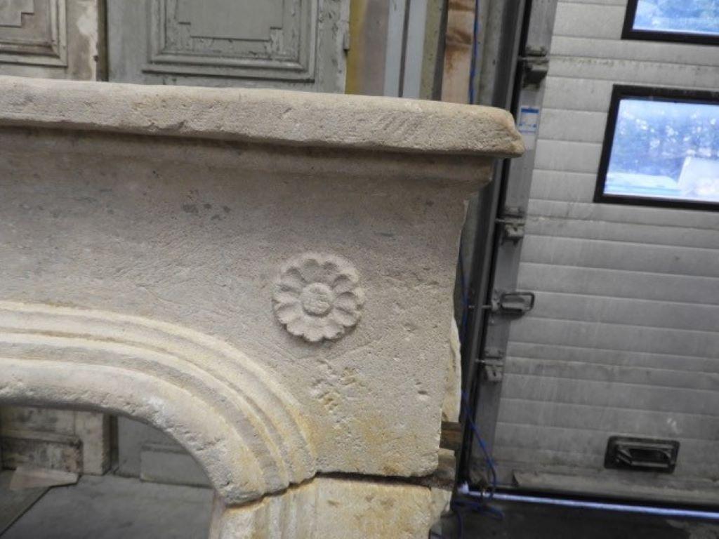 18th Century Louis XIV Limestone Fireplace Mantel In Good Condition For Sale In Zedelgem, BE