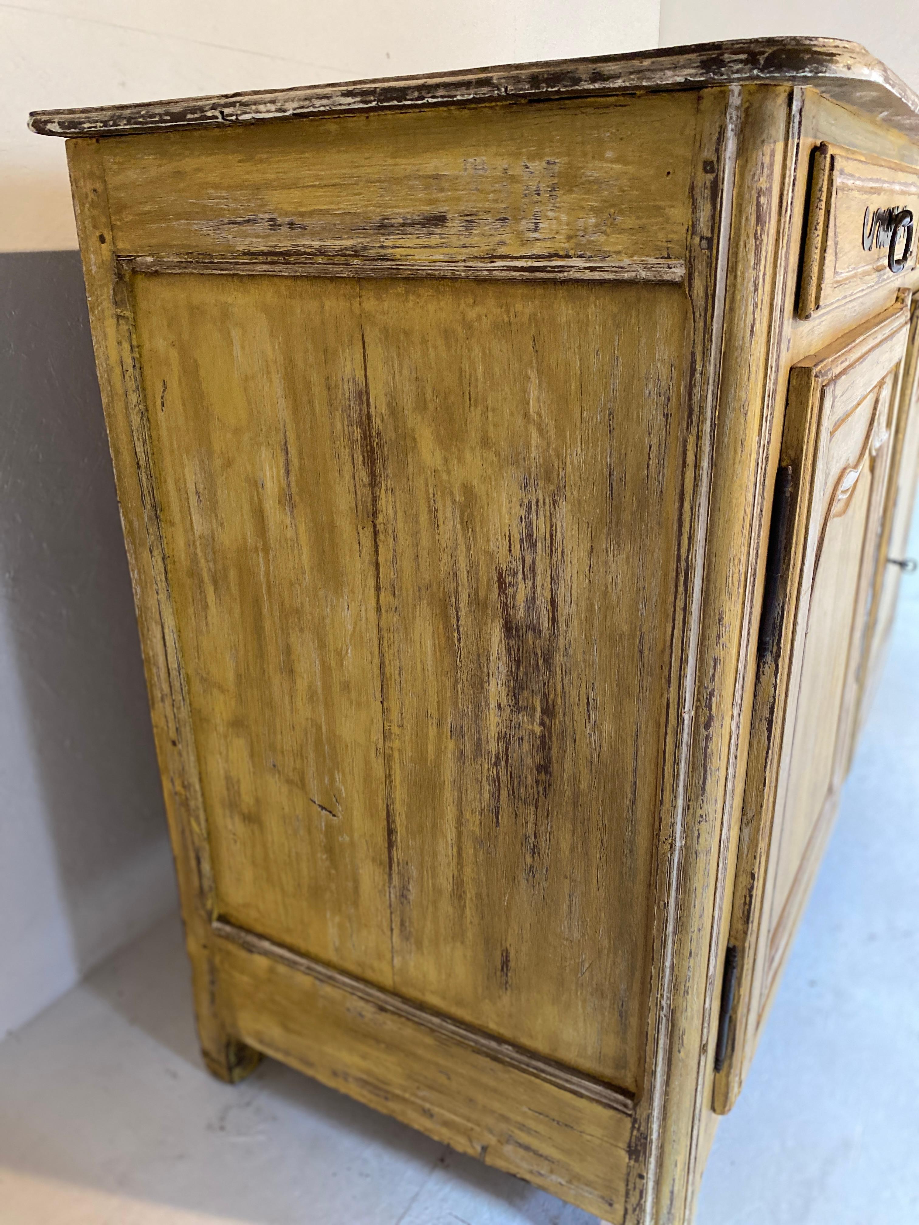 Magnificent Louis XIV 18th century dresser with a patina in the spirit of the south of France with the scent of the sun, composed of 2 drawers and 2 doors with rounded corners, this flat piece of furniture gives color to the room a polychromy