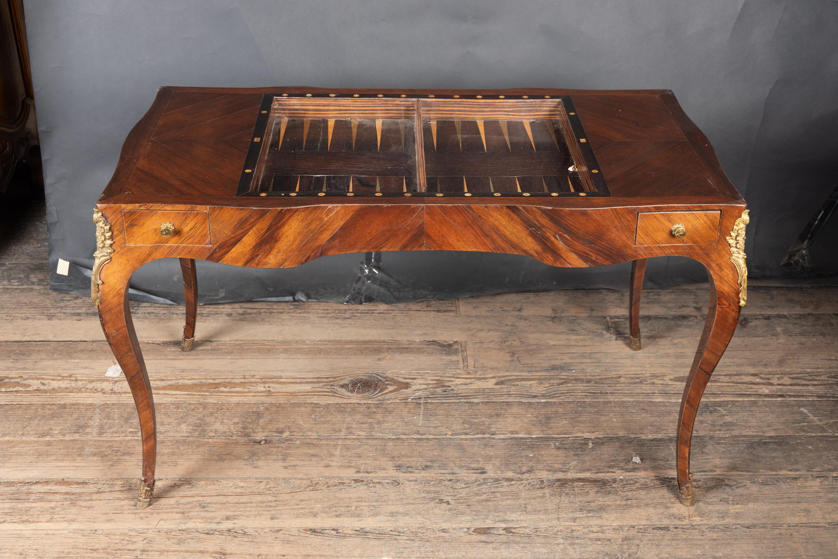 Tavolo da gioco Backgammon Luigi XV del XVIII secolo con supporti in bronzo, CIRCA 1780 in vendita 7