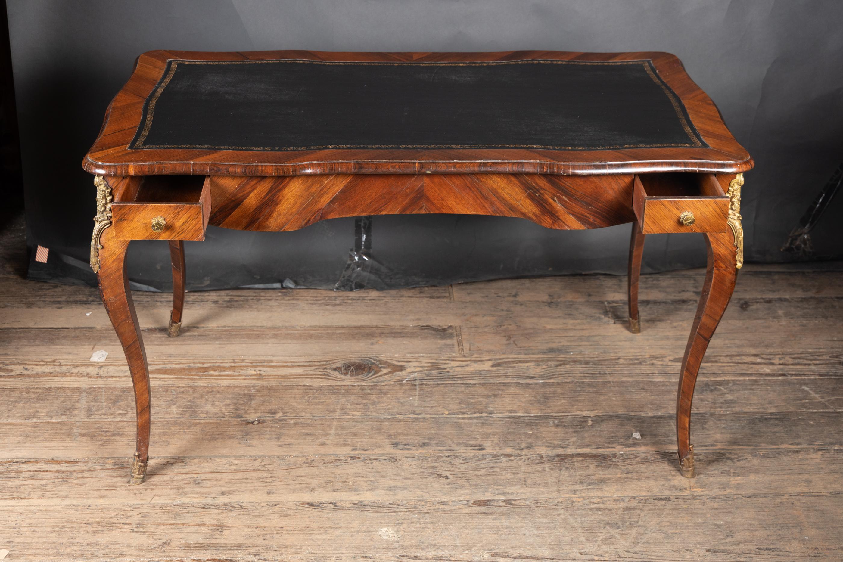 Tavolo da gioco Backgammon Luigi XV del XVIII secolo con supporti in bronzo, CIRCA 1780 in vendita 8