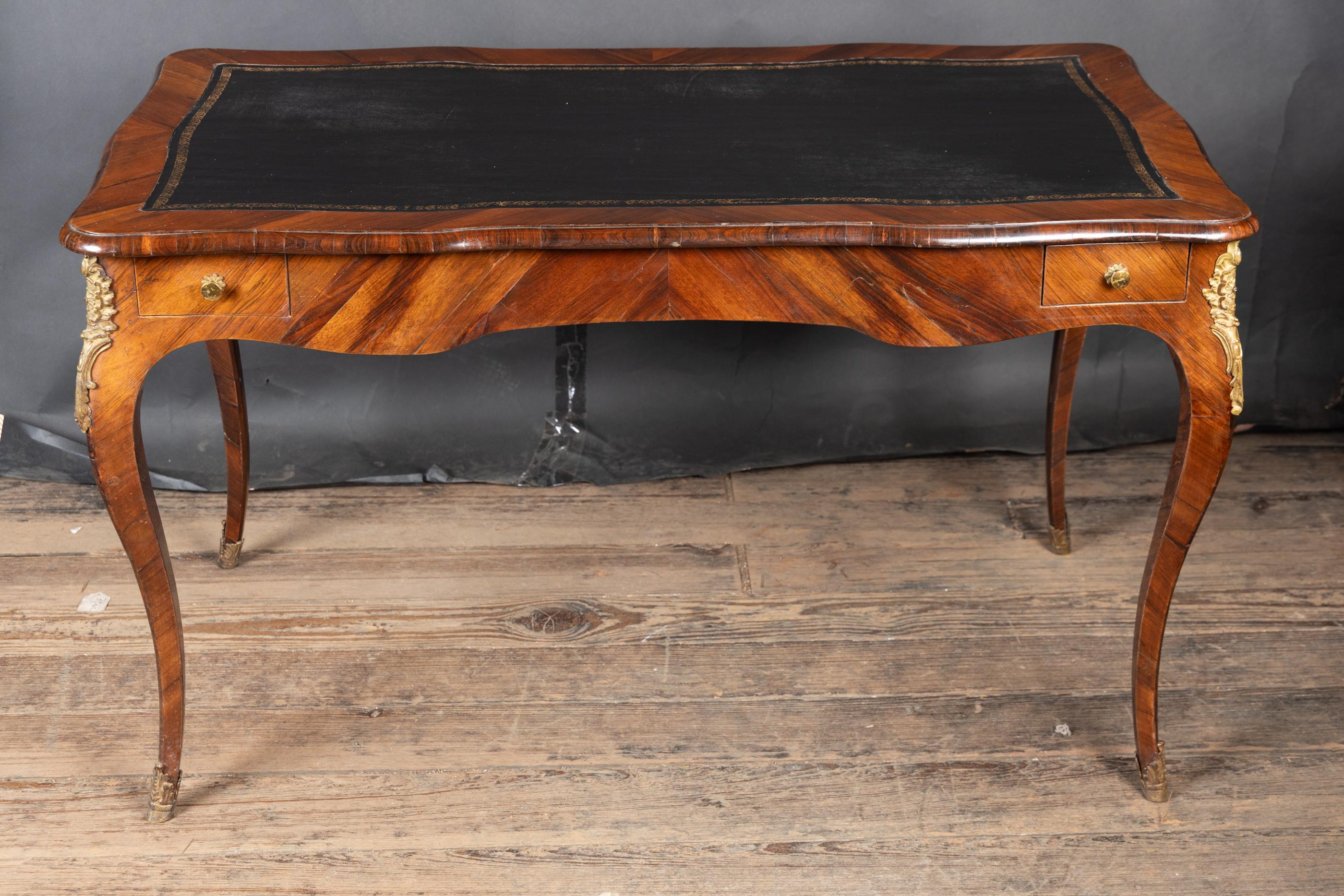 Tavolo da gioco Backgammon Luigi XV del XVIII secolo con supporti in bronzo, CIRCA 1780 in vendita 9