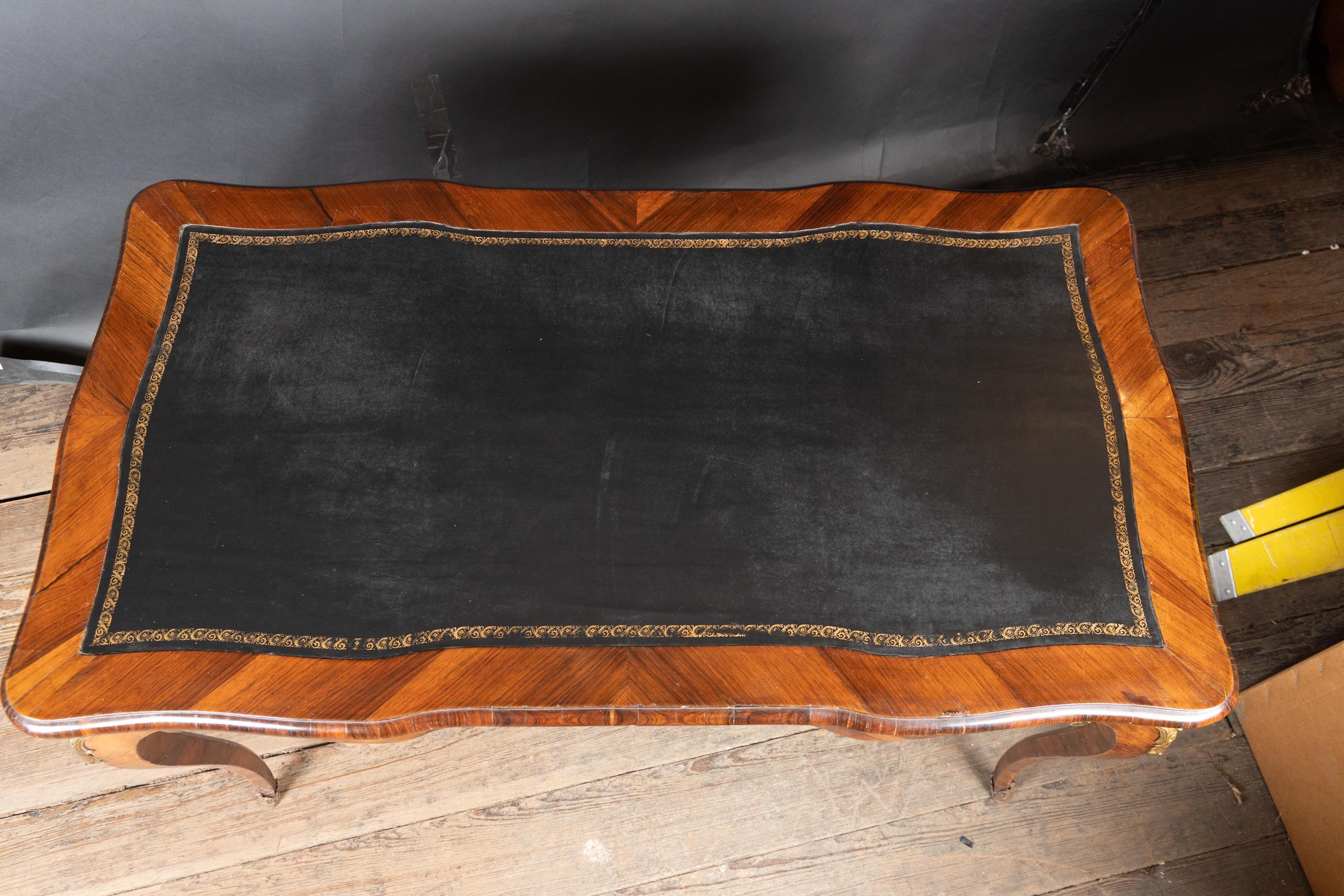 Tavolo da gioco Backgammon Luigi XV del XVIII secolo con supporti in bronzo, CIRCA 1780 in vendita 10