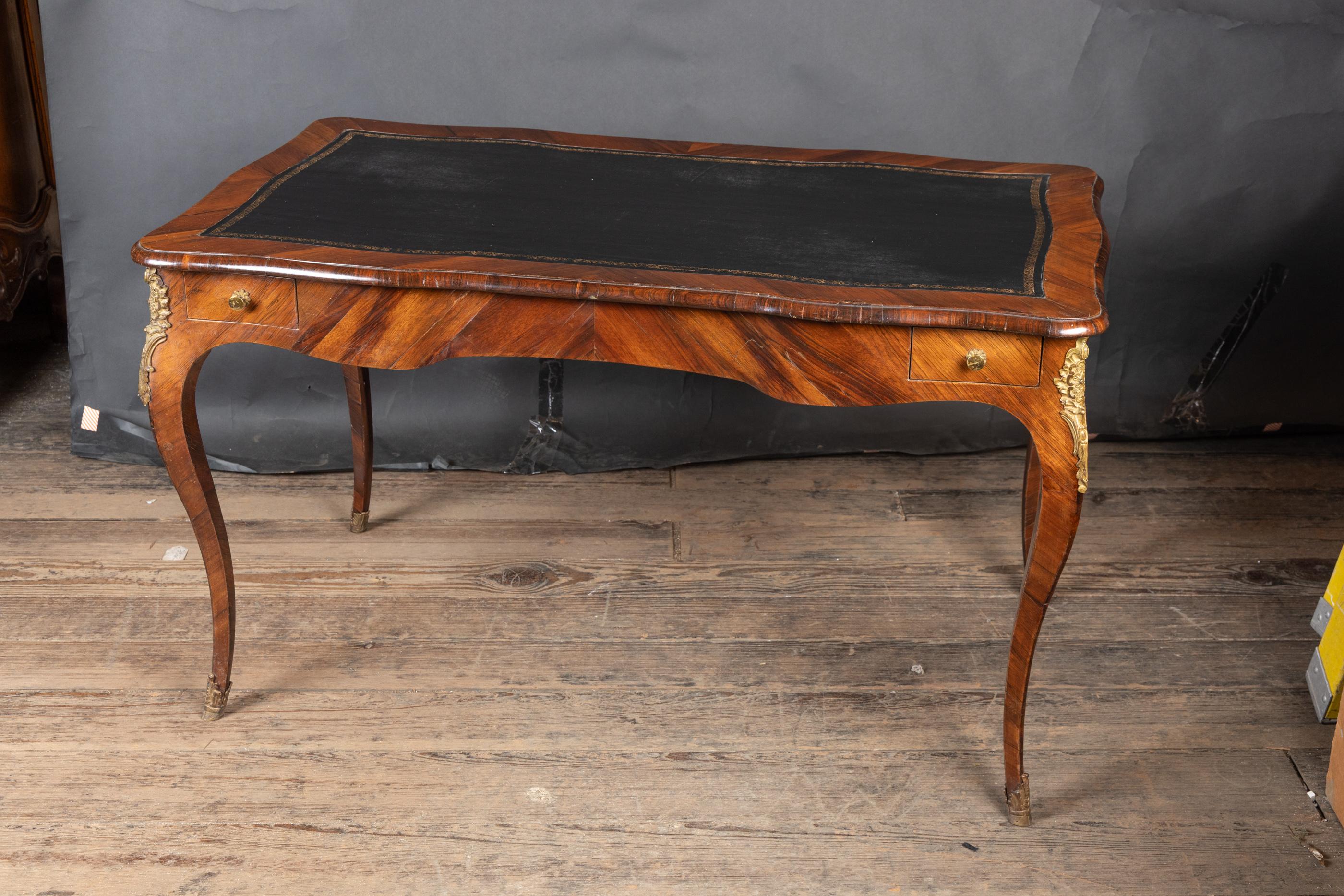 Tavolo da gioco Backgammon Luigi XV del XVIII secolo con supporti in bronzo, CIRCA 1780 in vendita 11