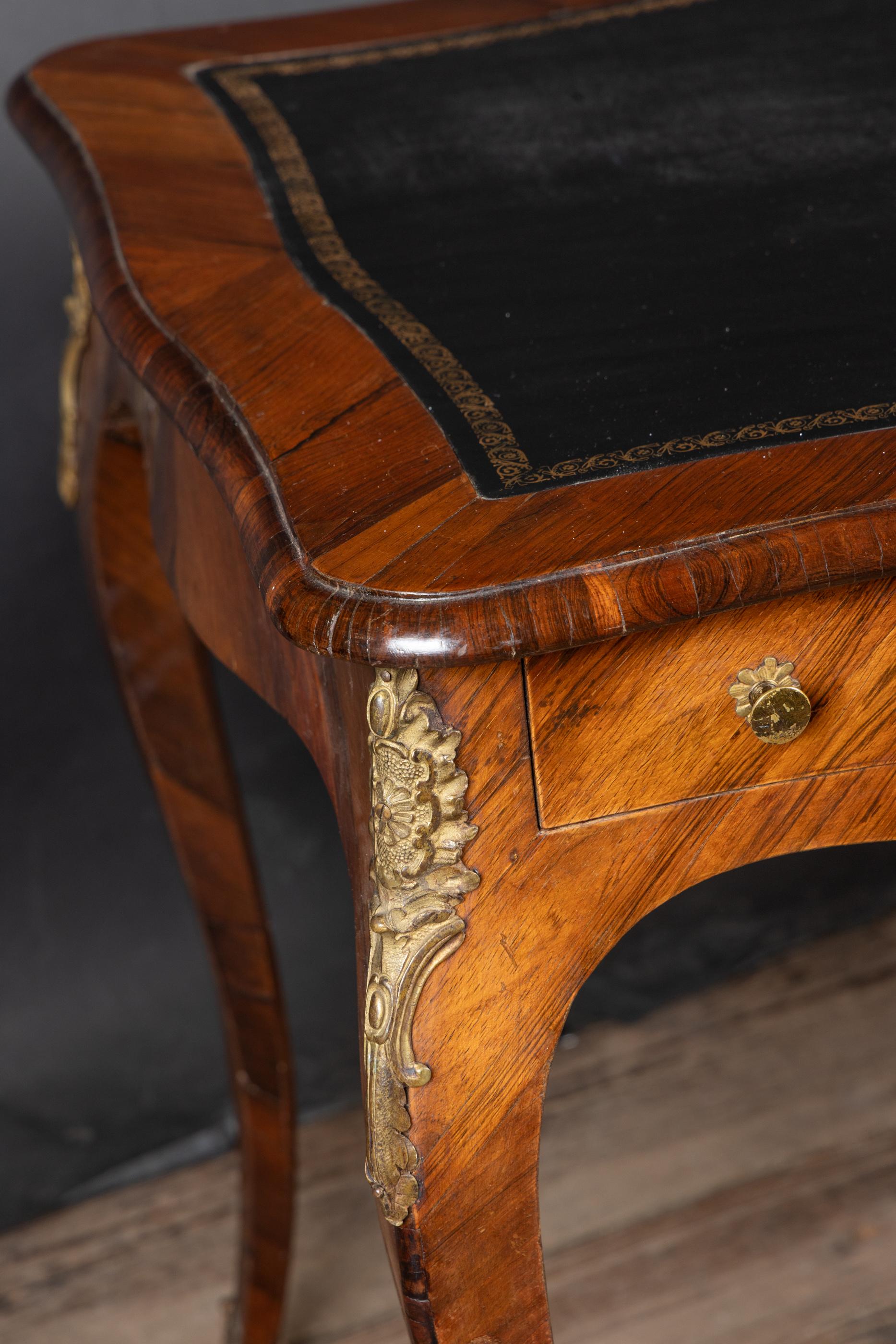 Tavolo da gioco Backgammon Luigi XV del XVIII secolo con supporti in bronzo, CIRCA 1780 in vendita 12