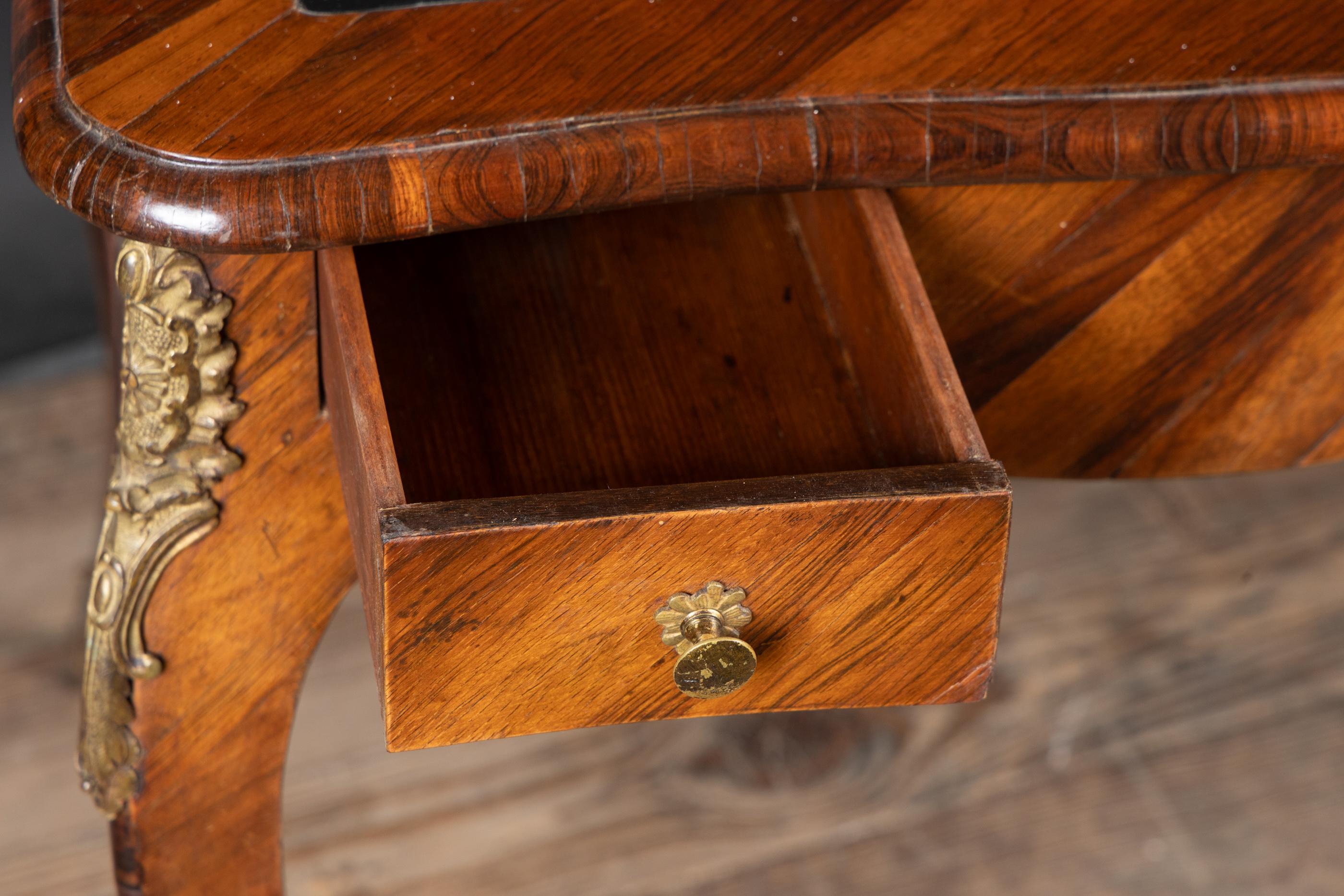 Tavolo da gioco Backgammon Luigi XV del XVIII secolo con supporti in bronzo, CIRCA 1780 in vendita 13