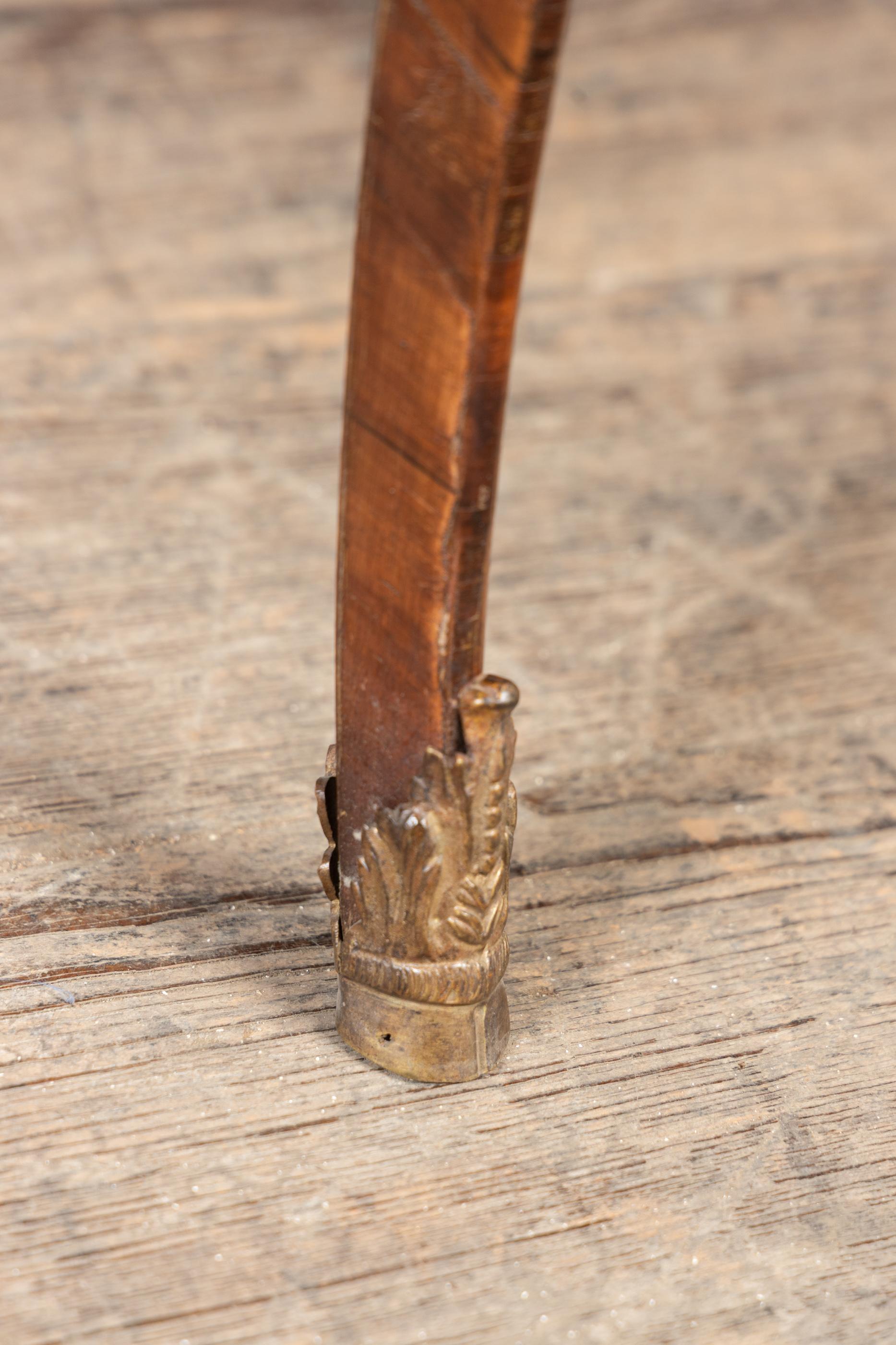 Tavolo da gioco Backgammon Luigi XV del XVIII secolo con supporti in bronzo, CIRCA 1780 in vendita 14