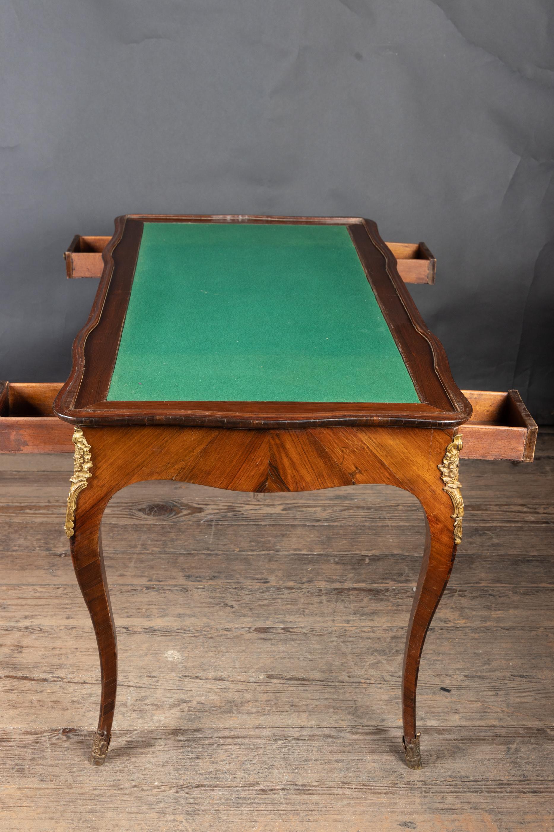 Tavolo da gioco Backgammon Luigi XV del XVIII secolo con supporti in bronzo, CIRCA 1780 In condizioni buone in vendita a New Orleans, LA