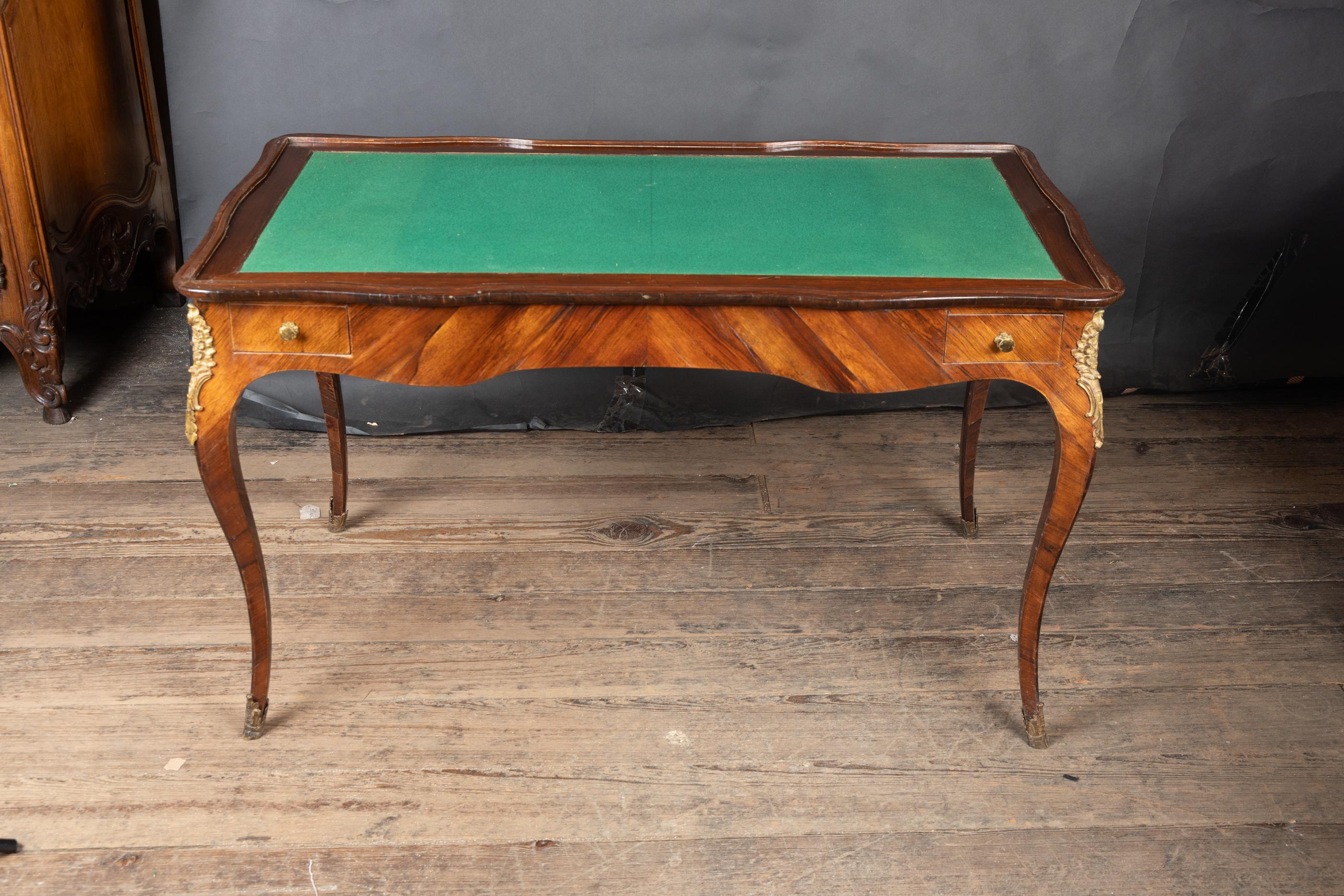 Tavolo da gioco Backgammon Luigi XV del XVIII secolo con supporti in bronzo, CIRCA 1780 in vendita 4