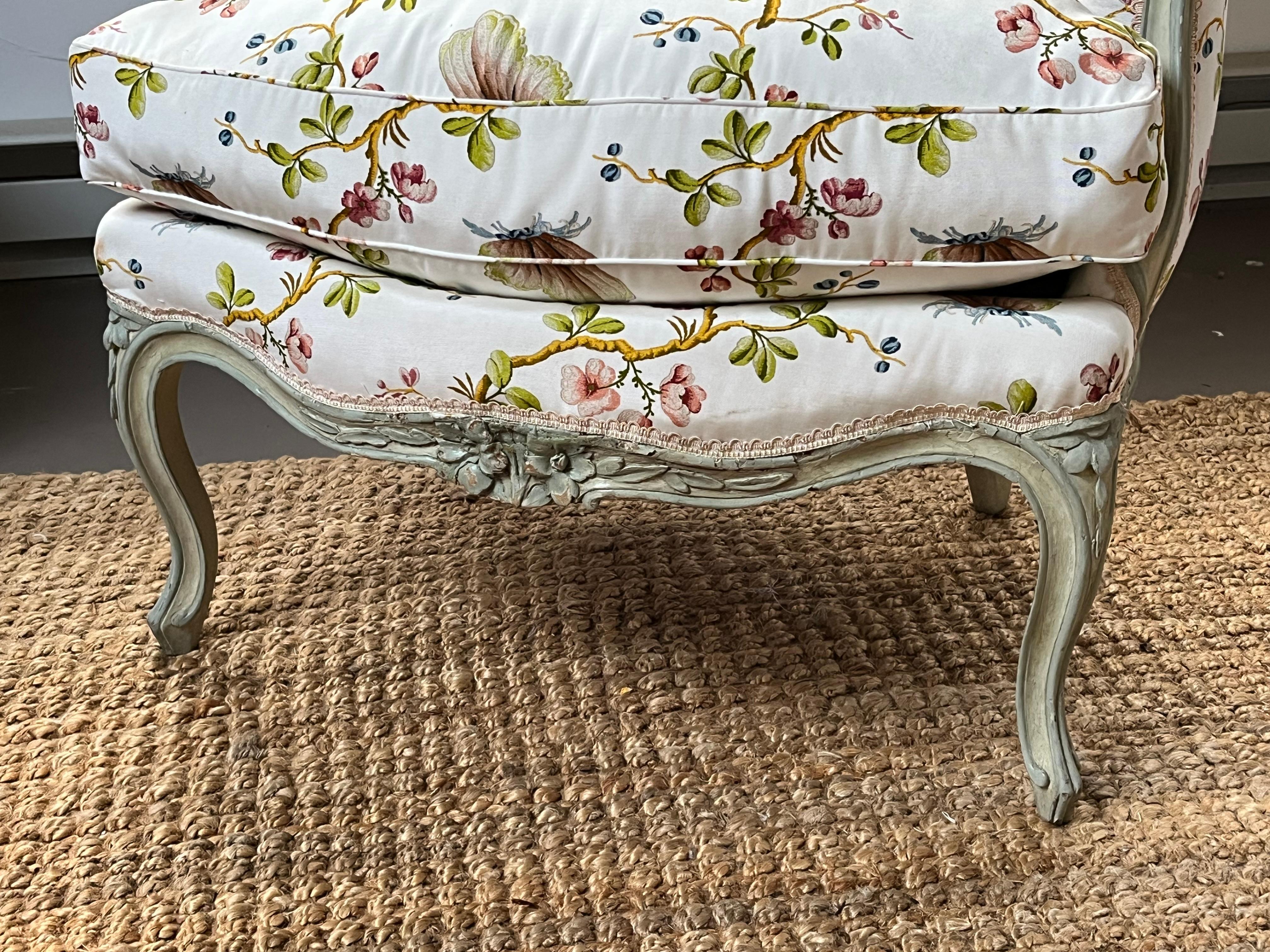 18. Jahrhundert Louis XV Bergère, Pierre Frey Stoff im Angebot 6