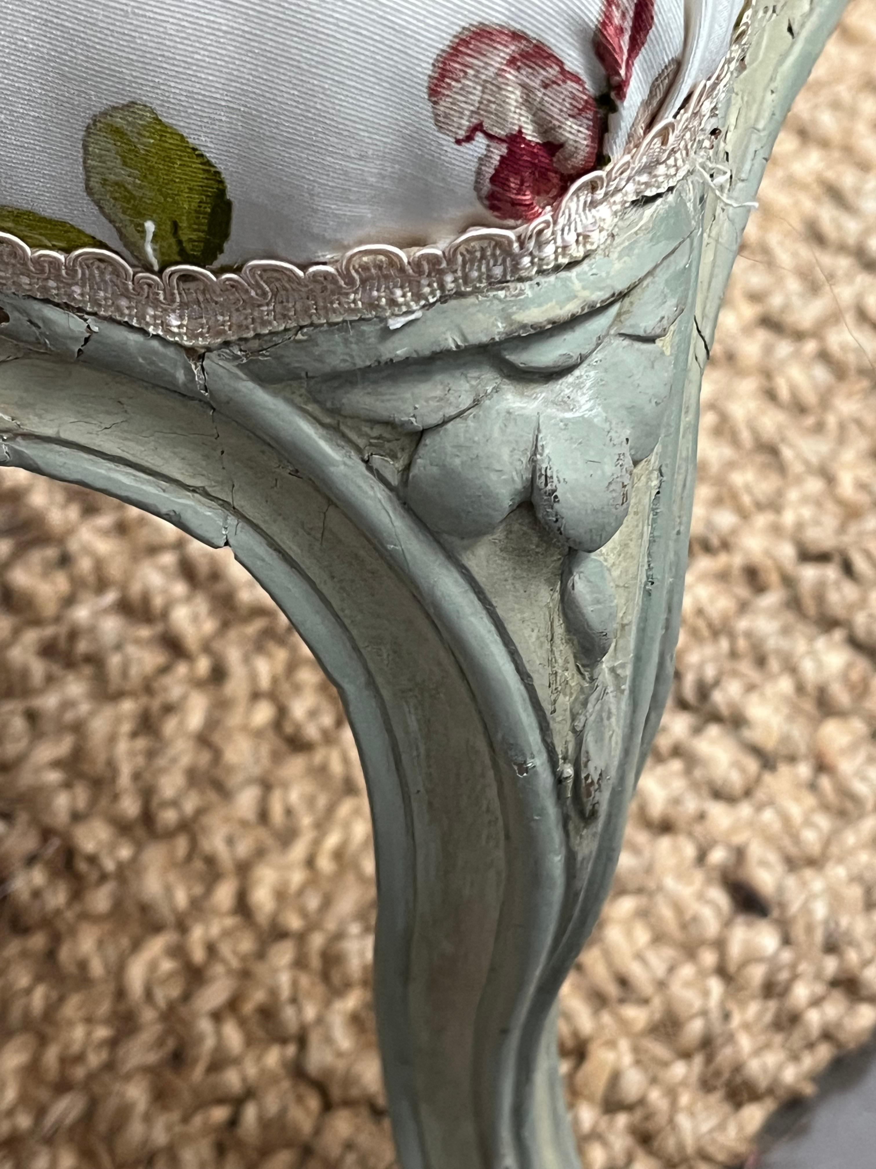18. Jahrhundert Louis XV Bergère, Pierre Frey Stoff im Zustand „Gut“ im Angebot in Doylestown, PA