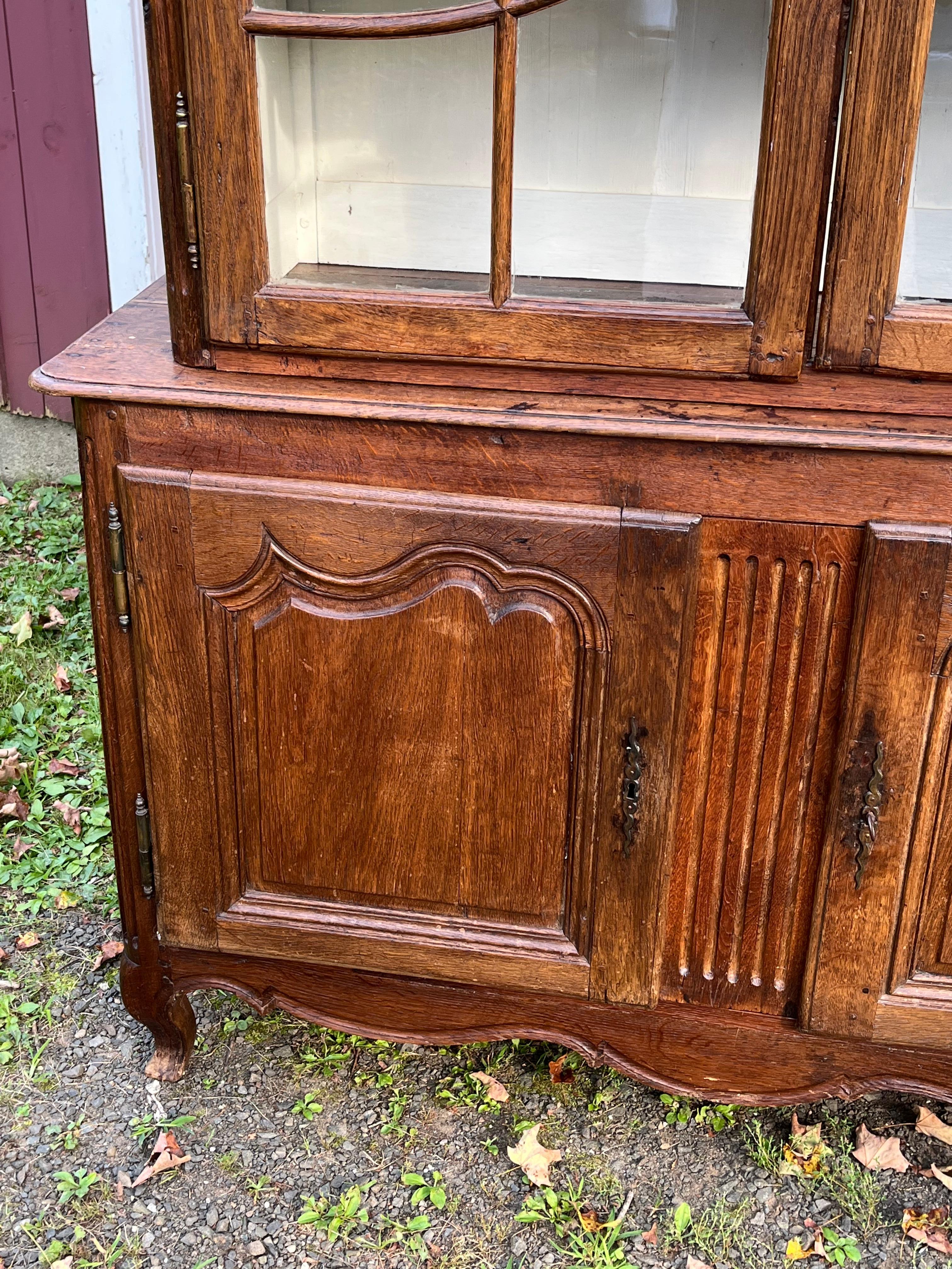 18th Century Louis XV Buffet a Deux Corps In Good Condition For Sale In Doylestown, PA